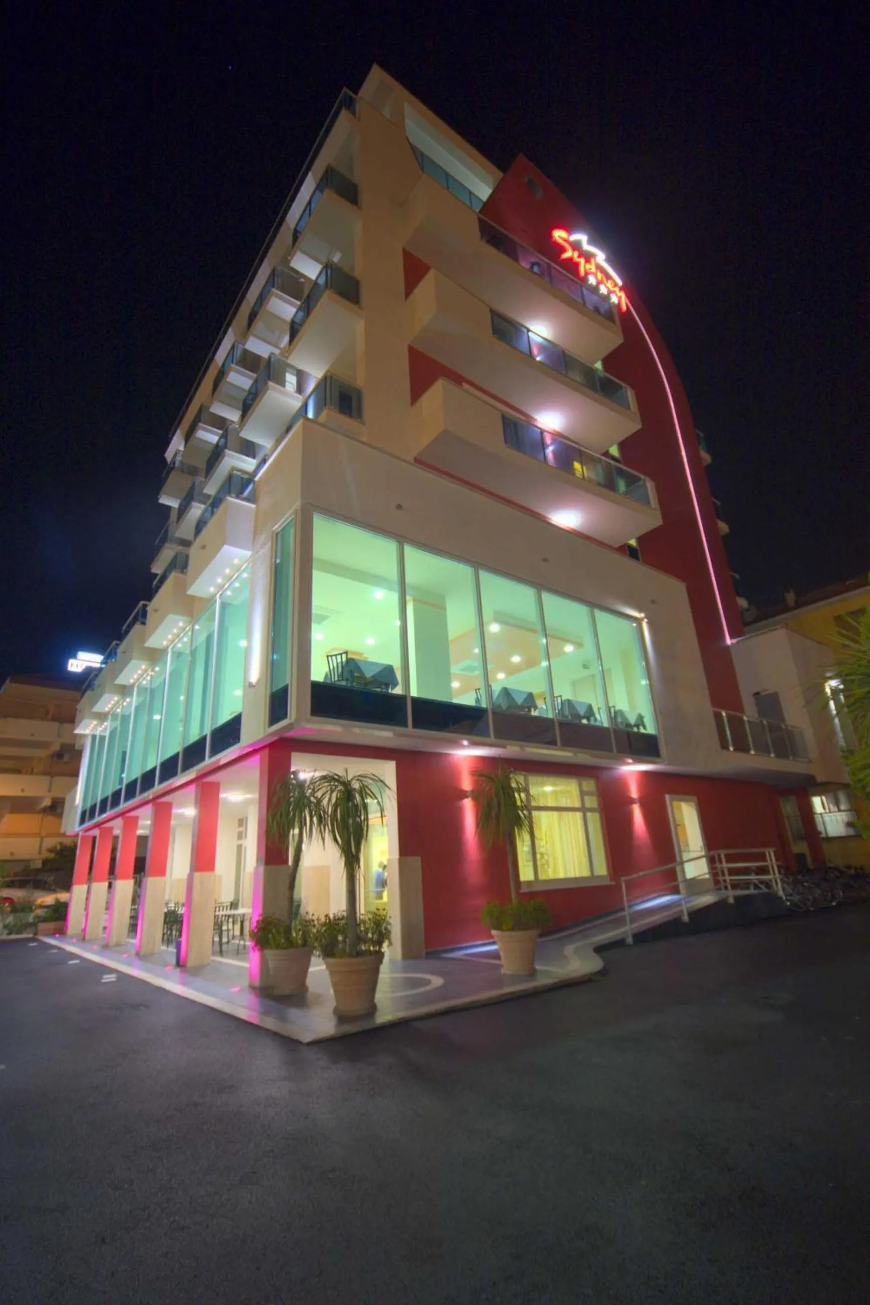 Night in Hotel Sydney