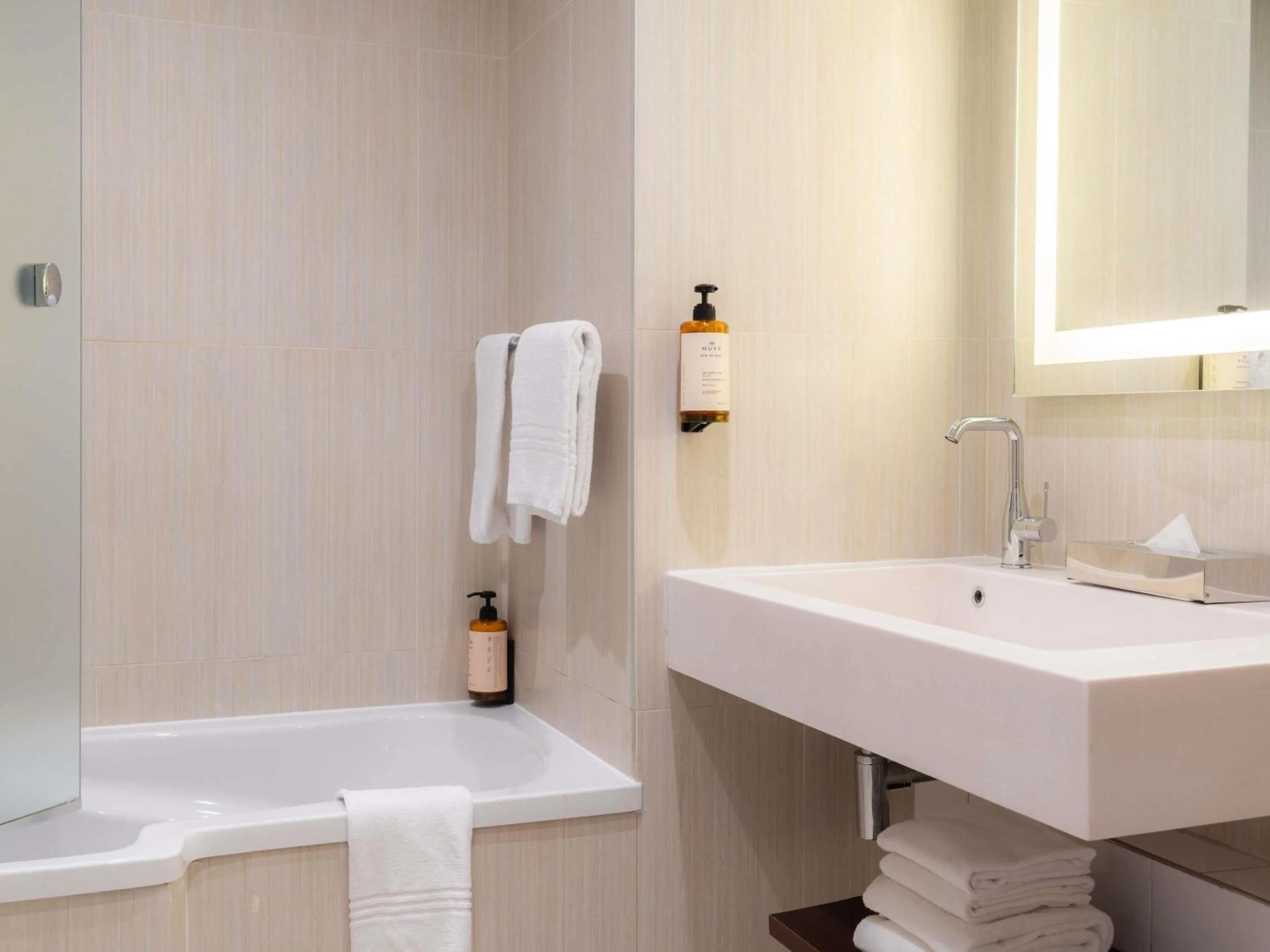 Bedroom in Mercure Paris Ivry Quai De Seine