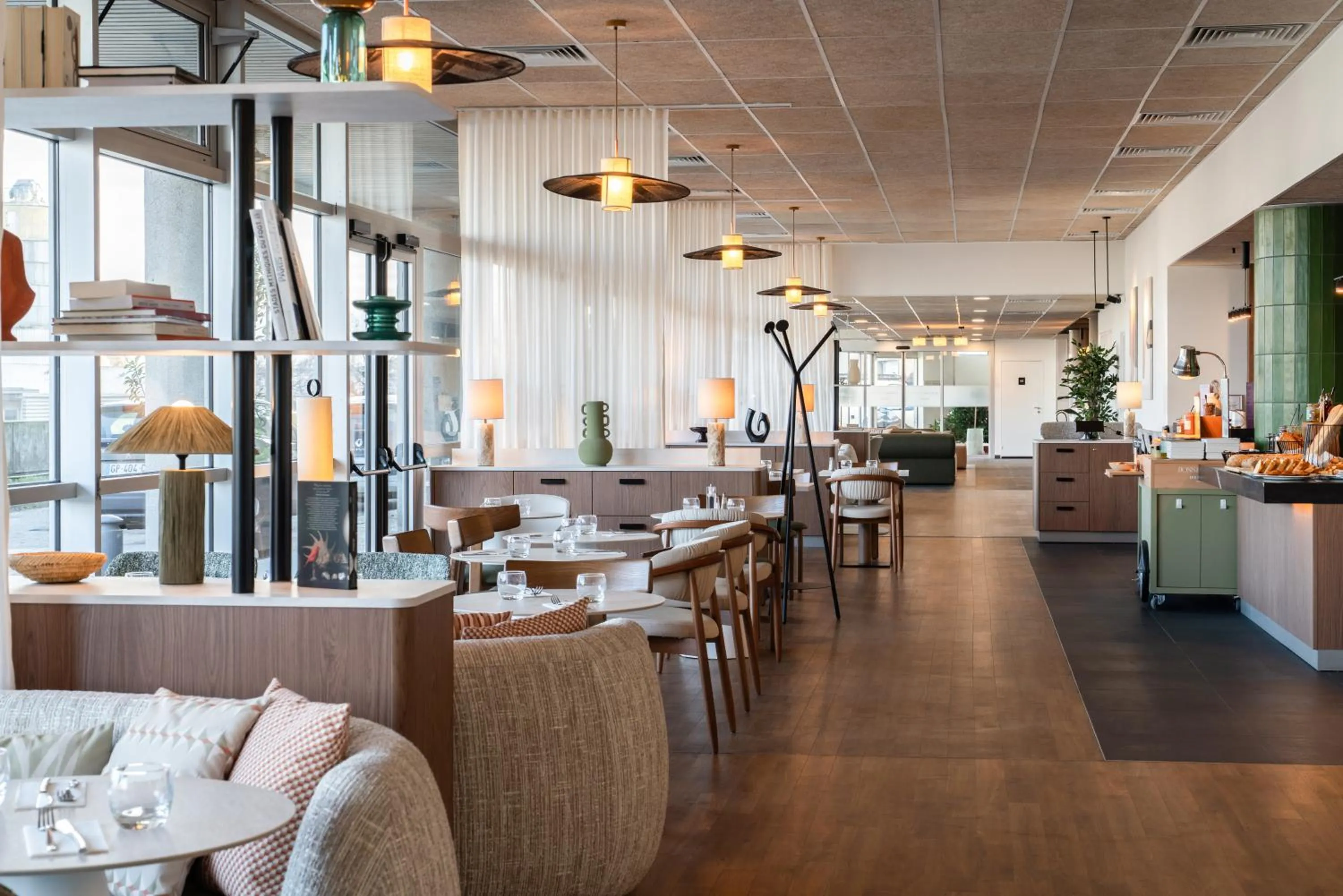 Restaurant/places to eat in Mercure Paris Ivry Quai De Seine