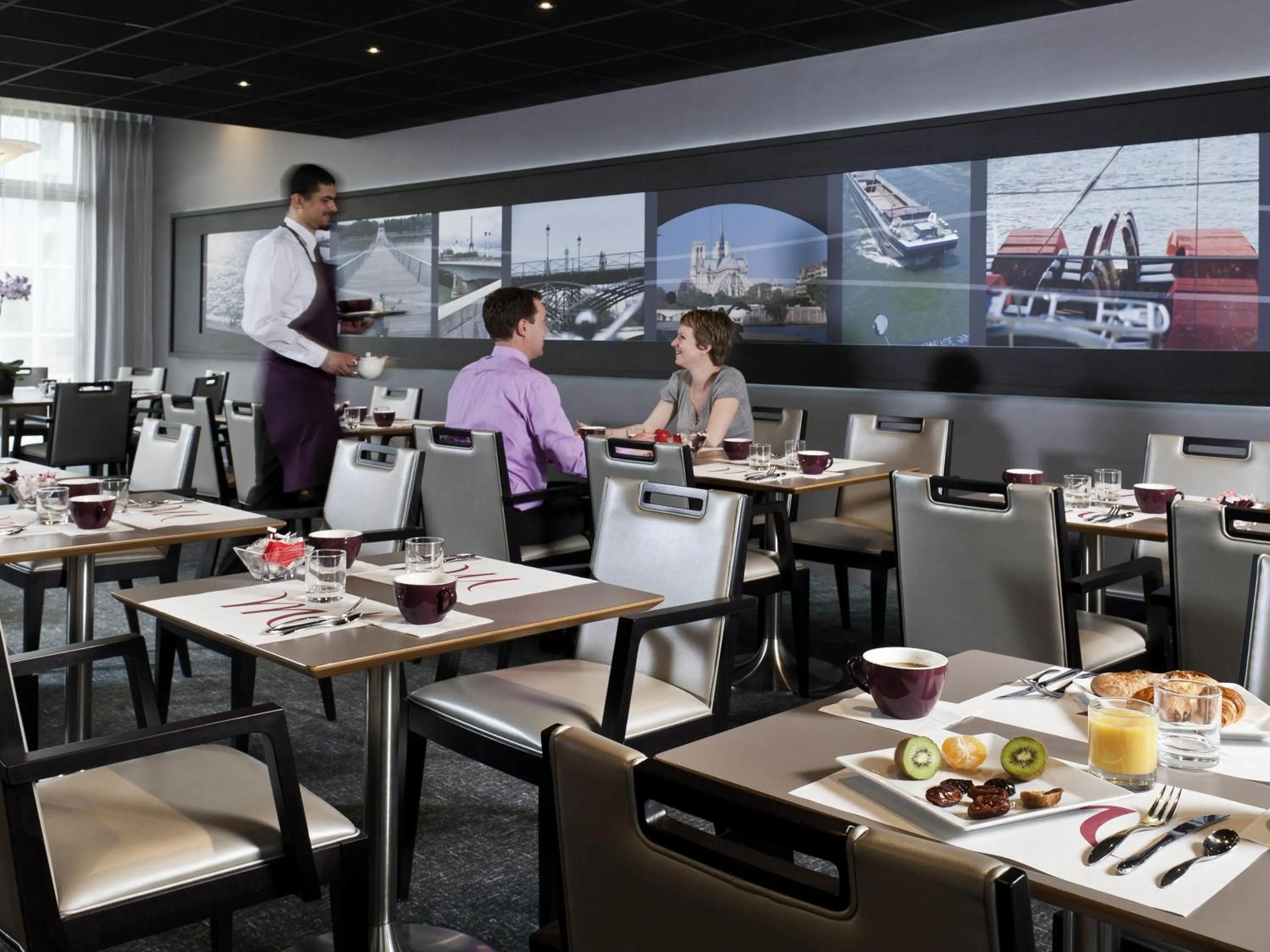 Restaurant/places to eat in Mercure Paris Ivry Quai De Seine