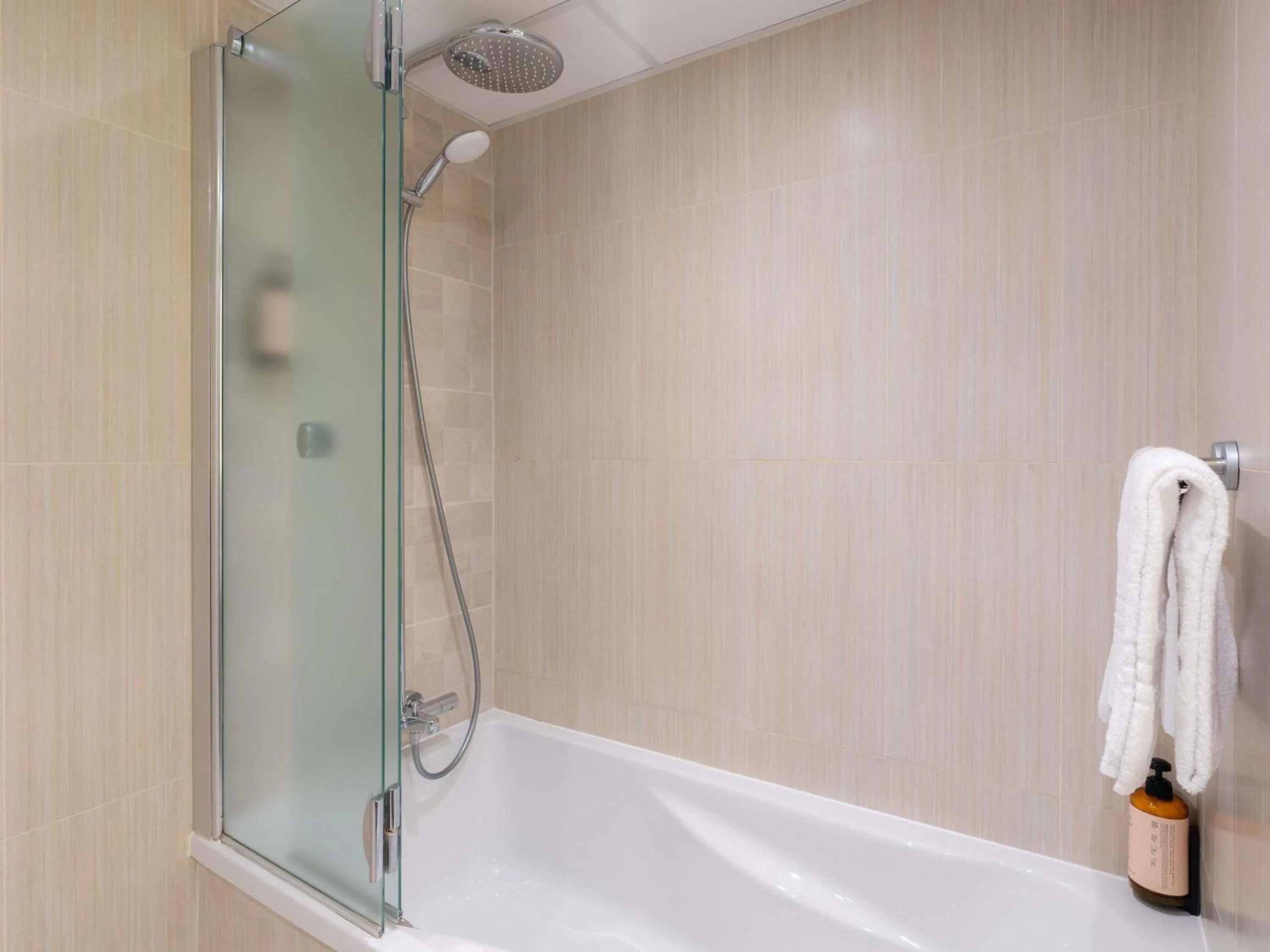 Shower in Mercure Paris Ivry Quai De Seine
