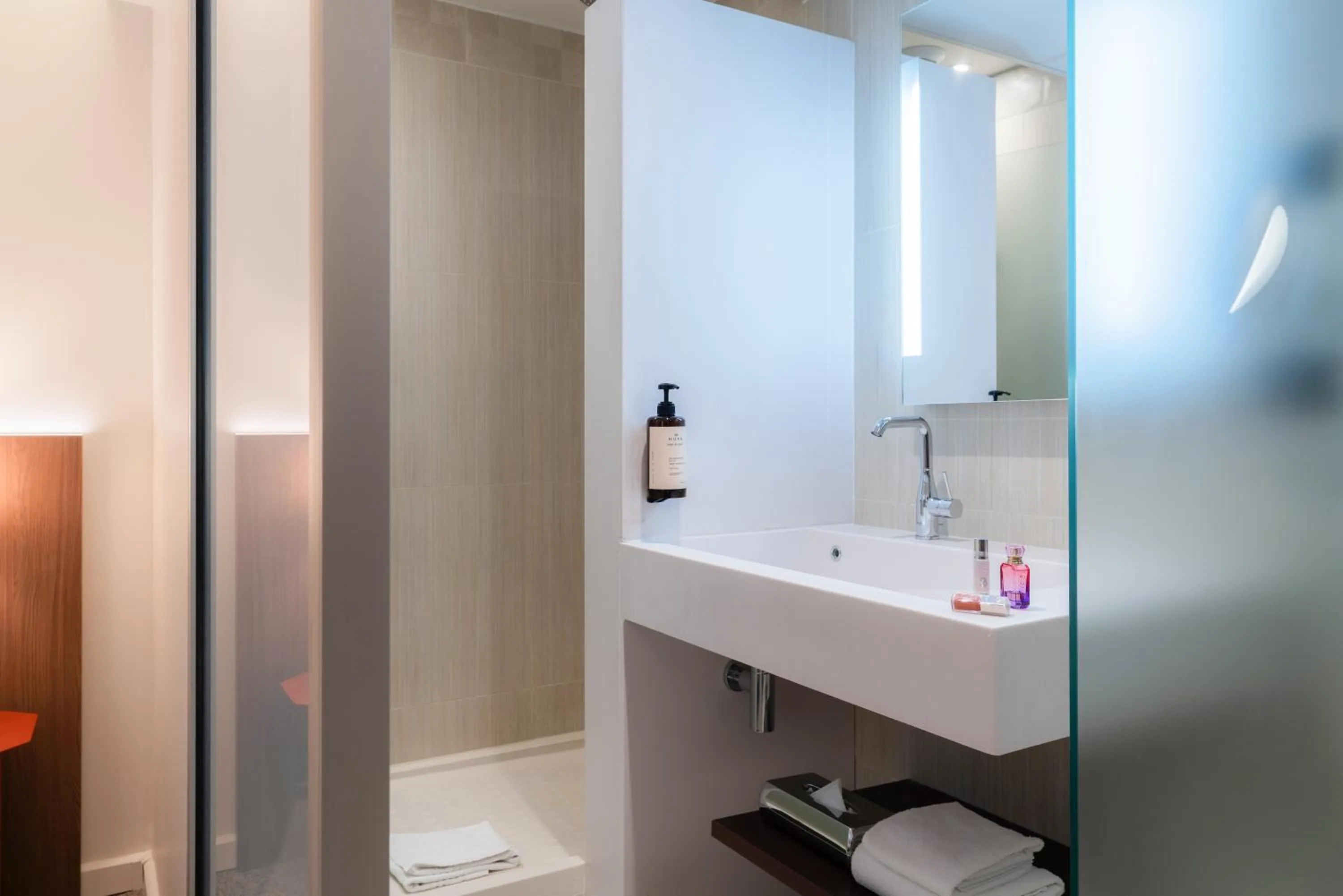 Shower in Mercure Paris Ivry Quai De Seine