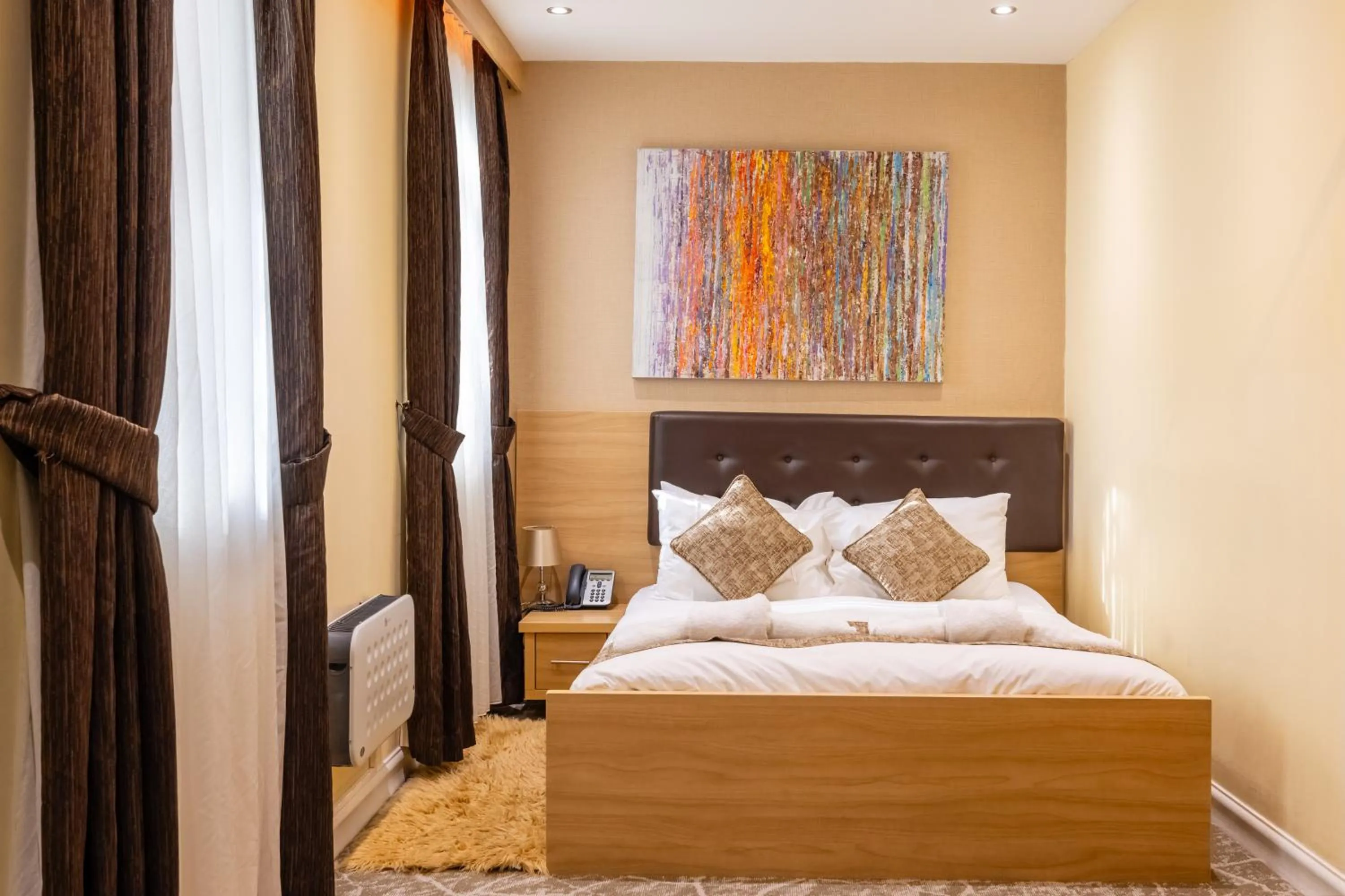 Bed in The Shoreditch Inn