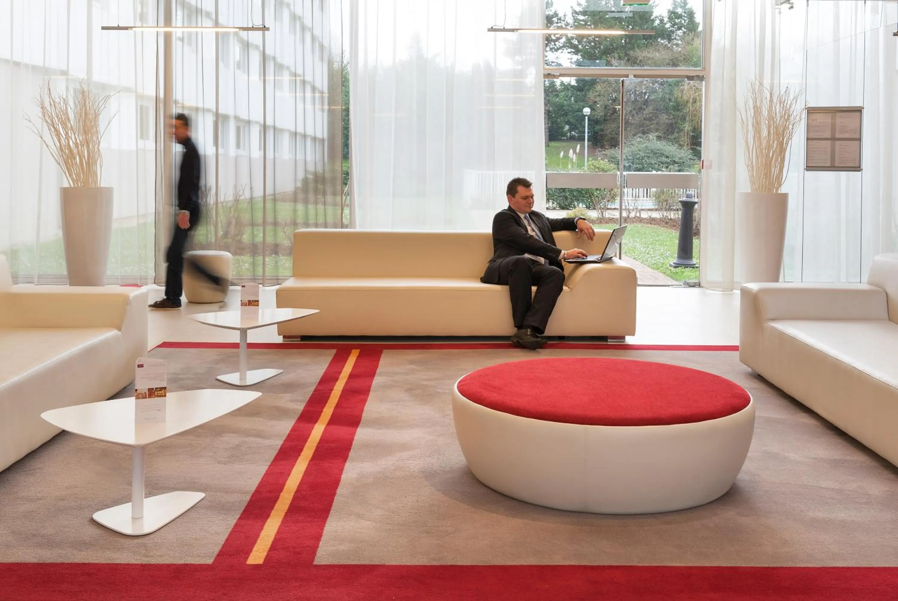 Lobby or reception in Mercure Paris Le Bourget Aeroport