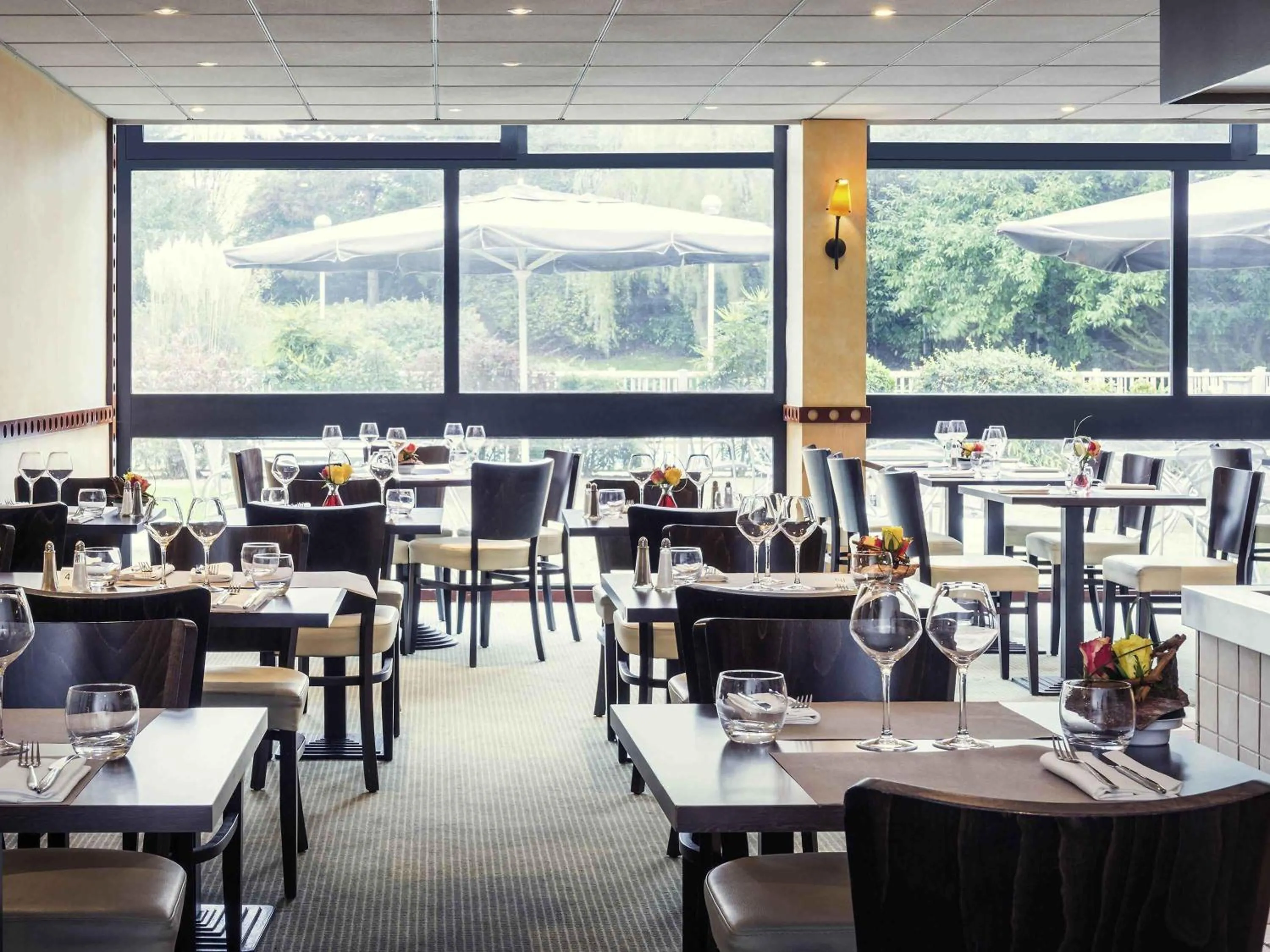 Restaurant/places to eat in Mercure Paris Le Bourget Aeroport