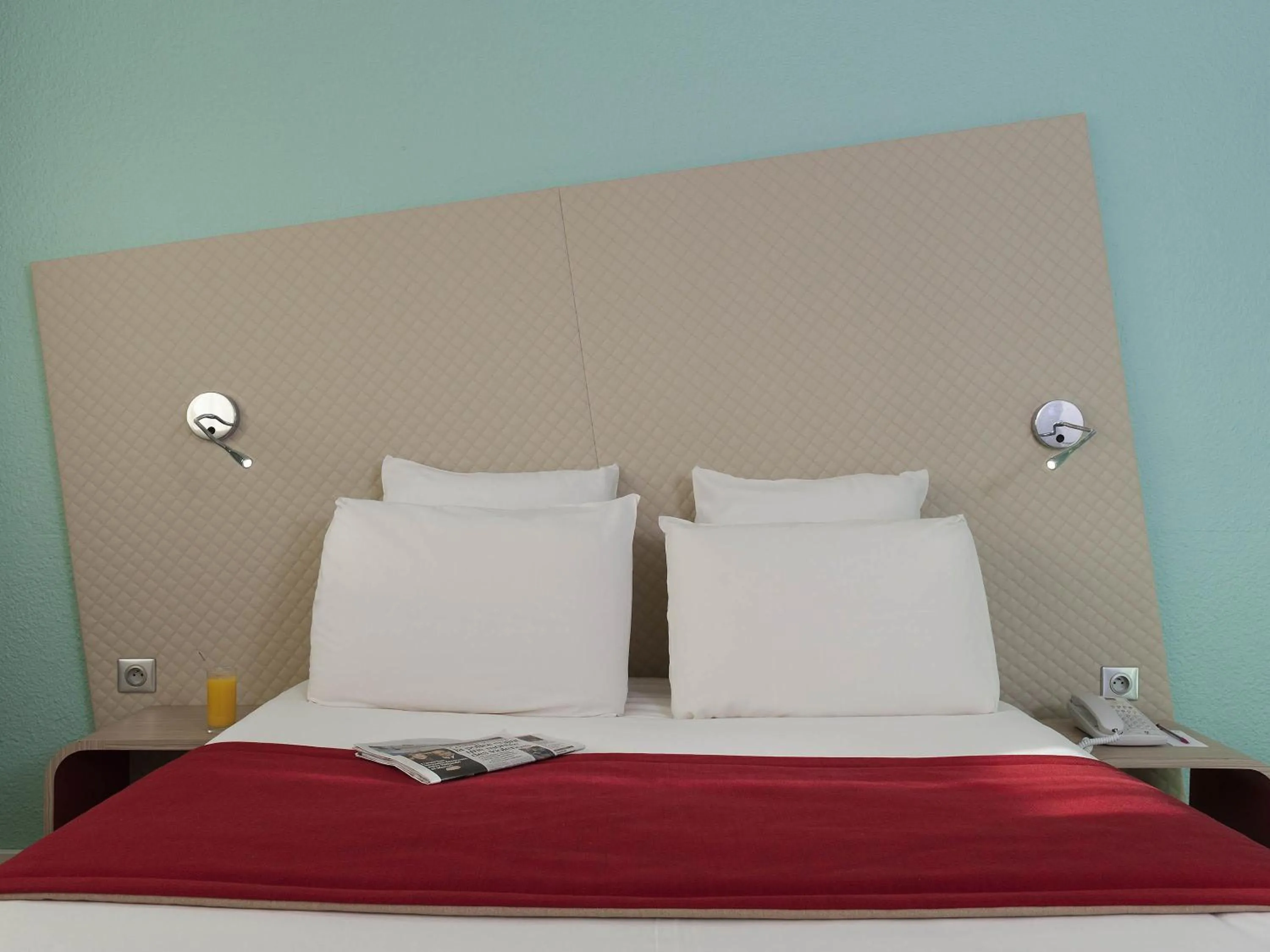 Bedroom, Bed in Mercure Paris Le Bourget Aeroport