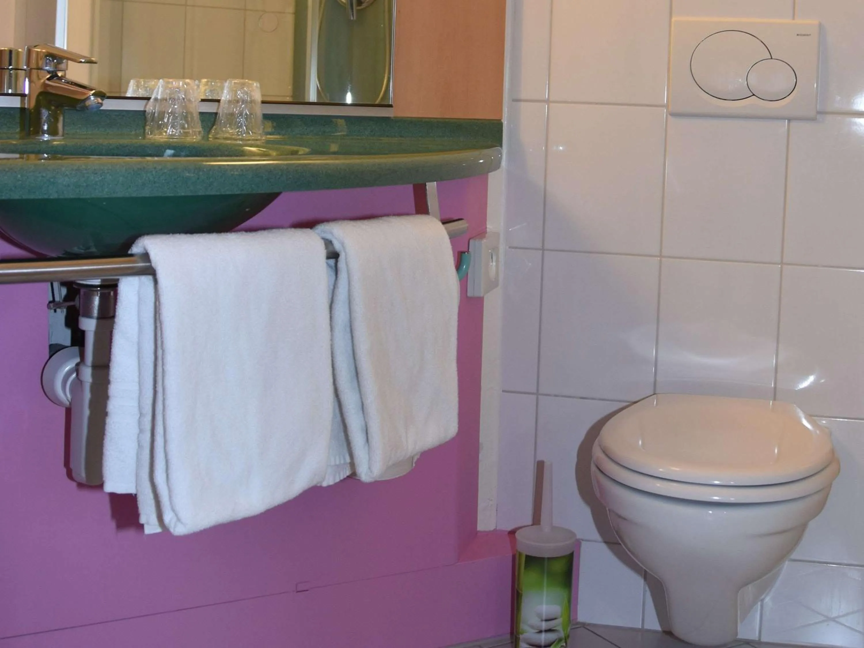 Restaurant/places to eat in Mercure Paris Le Bourget Aeroport