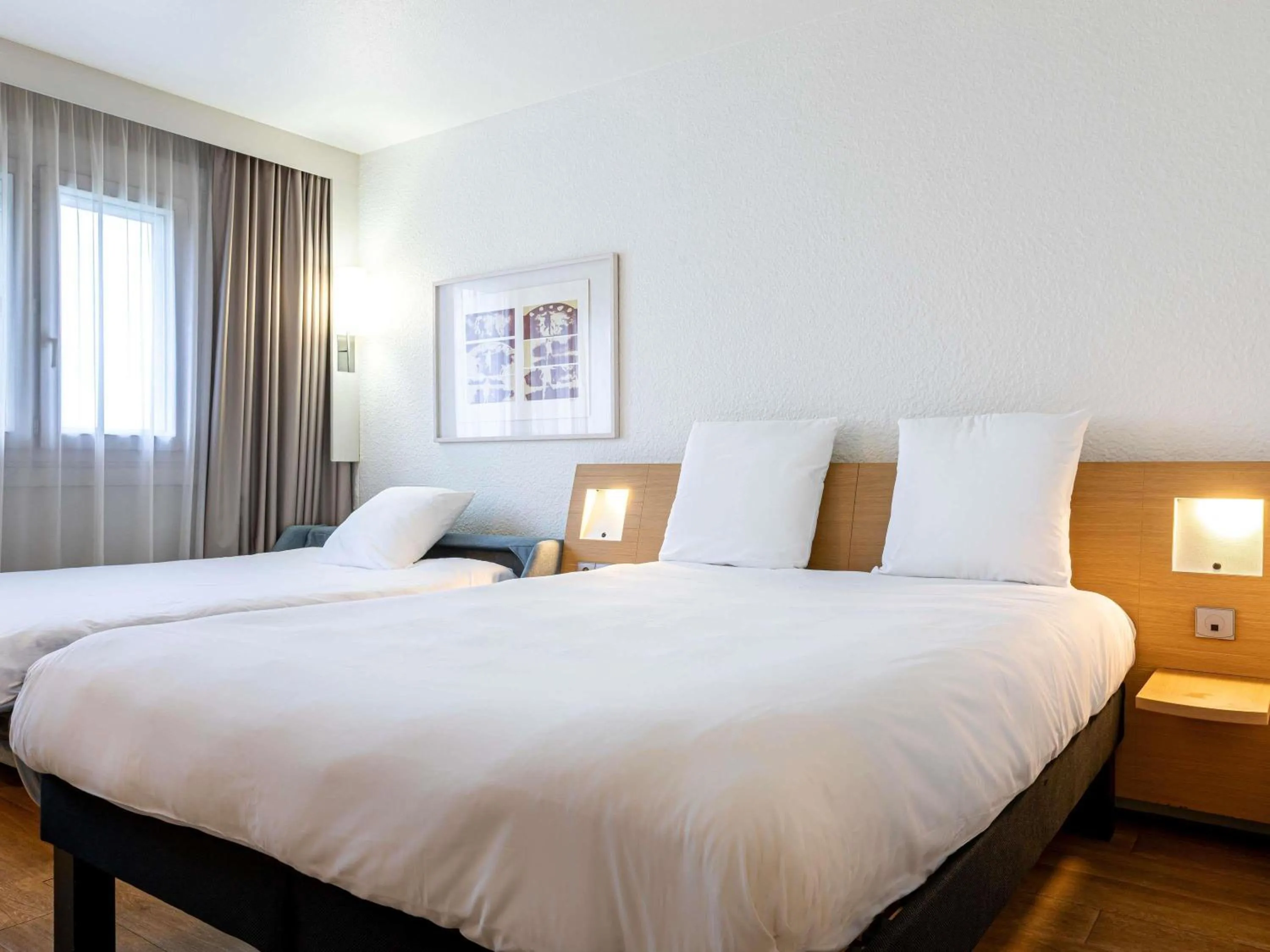 Bedroom, Bed in Mercure Paris Le Bourget Aeroport