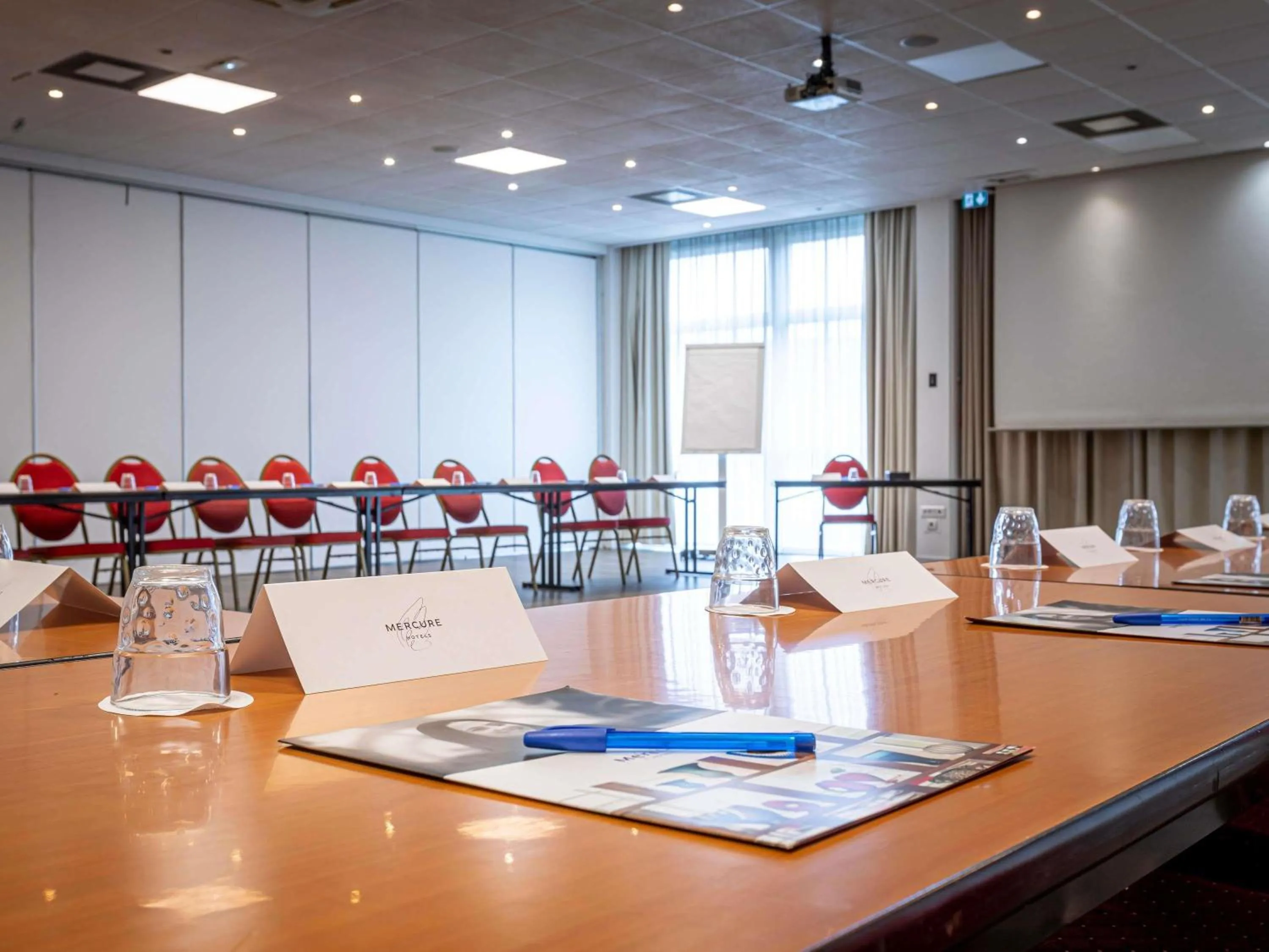 Restaurant/places to eat in Mercure Paris Le Bourget Aeroport