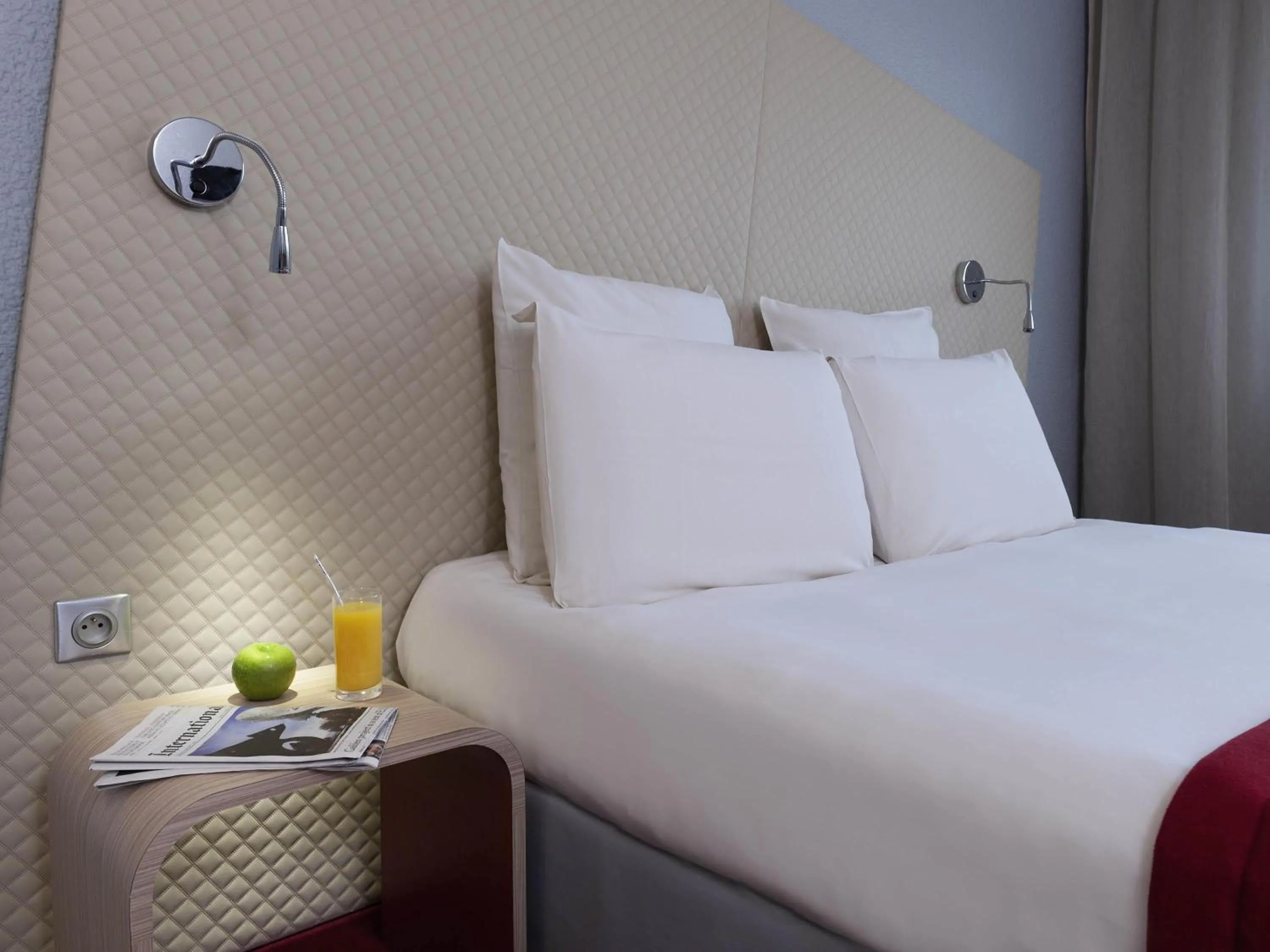 Bedroom, Bed in Mercure Paris Le Bourget Aeroport