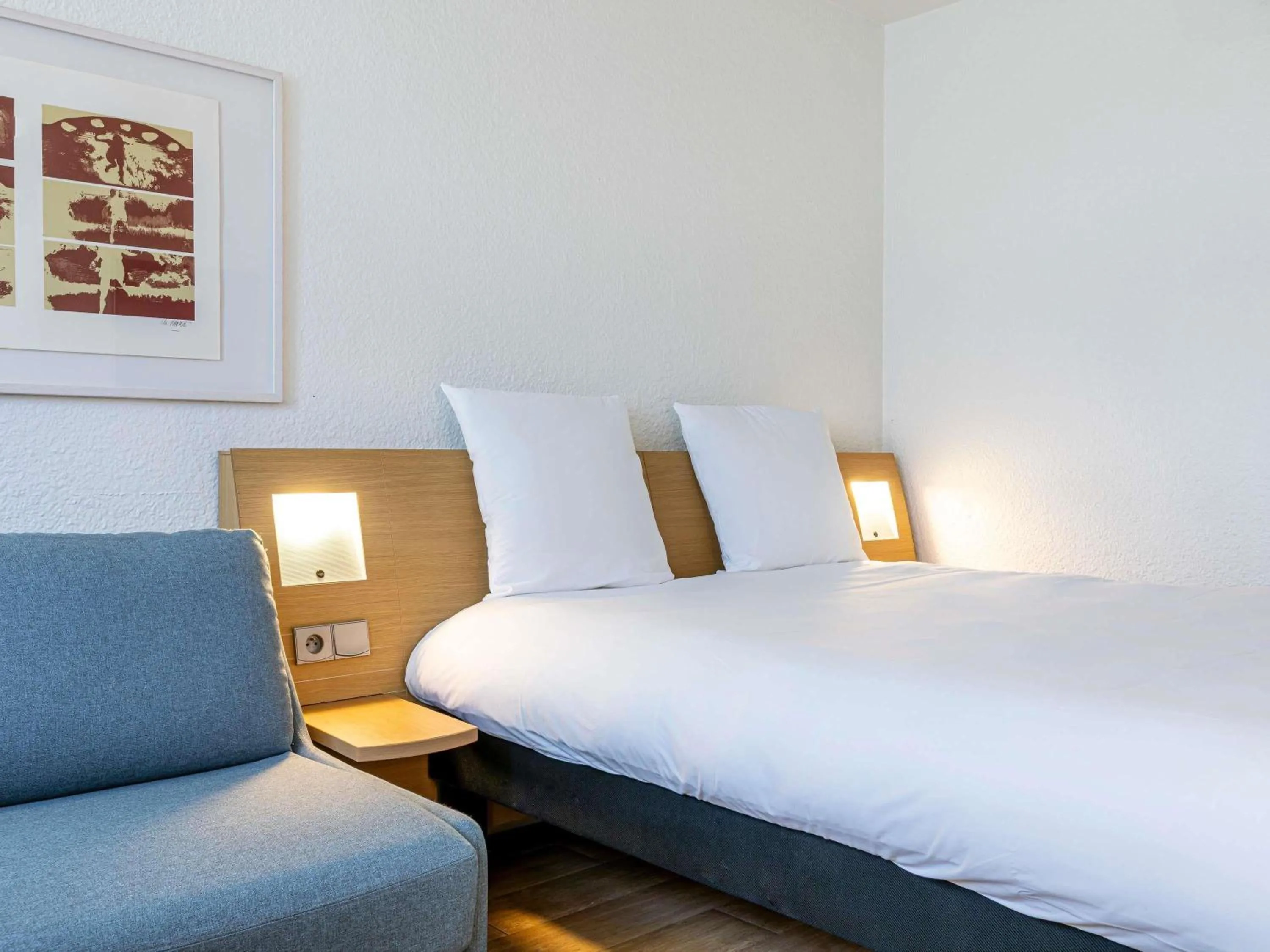 Bedroom, Bed in Mercure Paris Le Bourget Aeroport