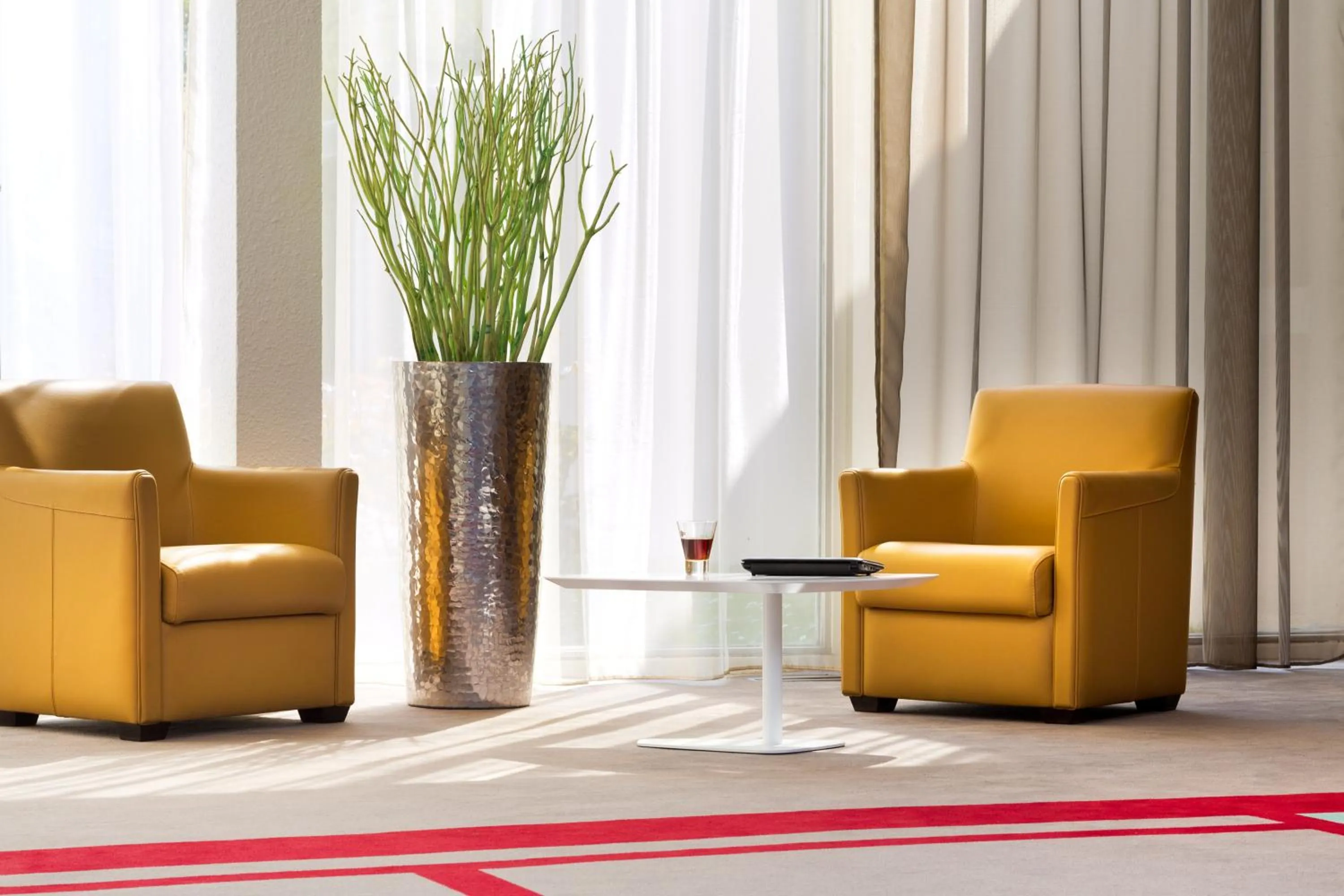 Lobby or reception in Mercure Paris Le Bourget Aeroport