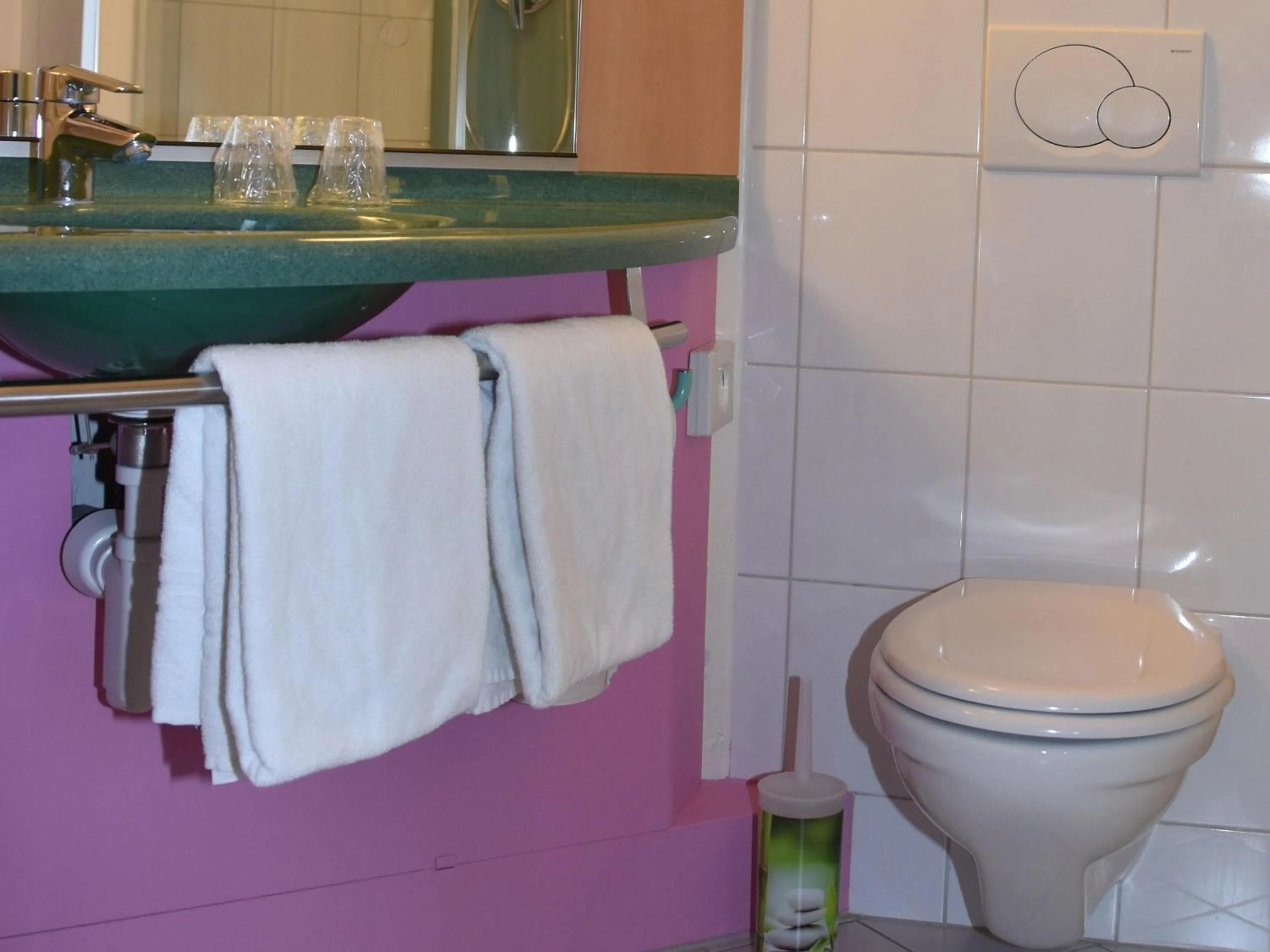 Restaurant/places to eat in Mercure Paris Le Bourget Aeroport