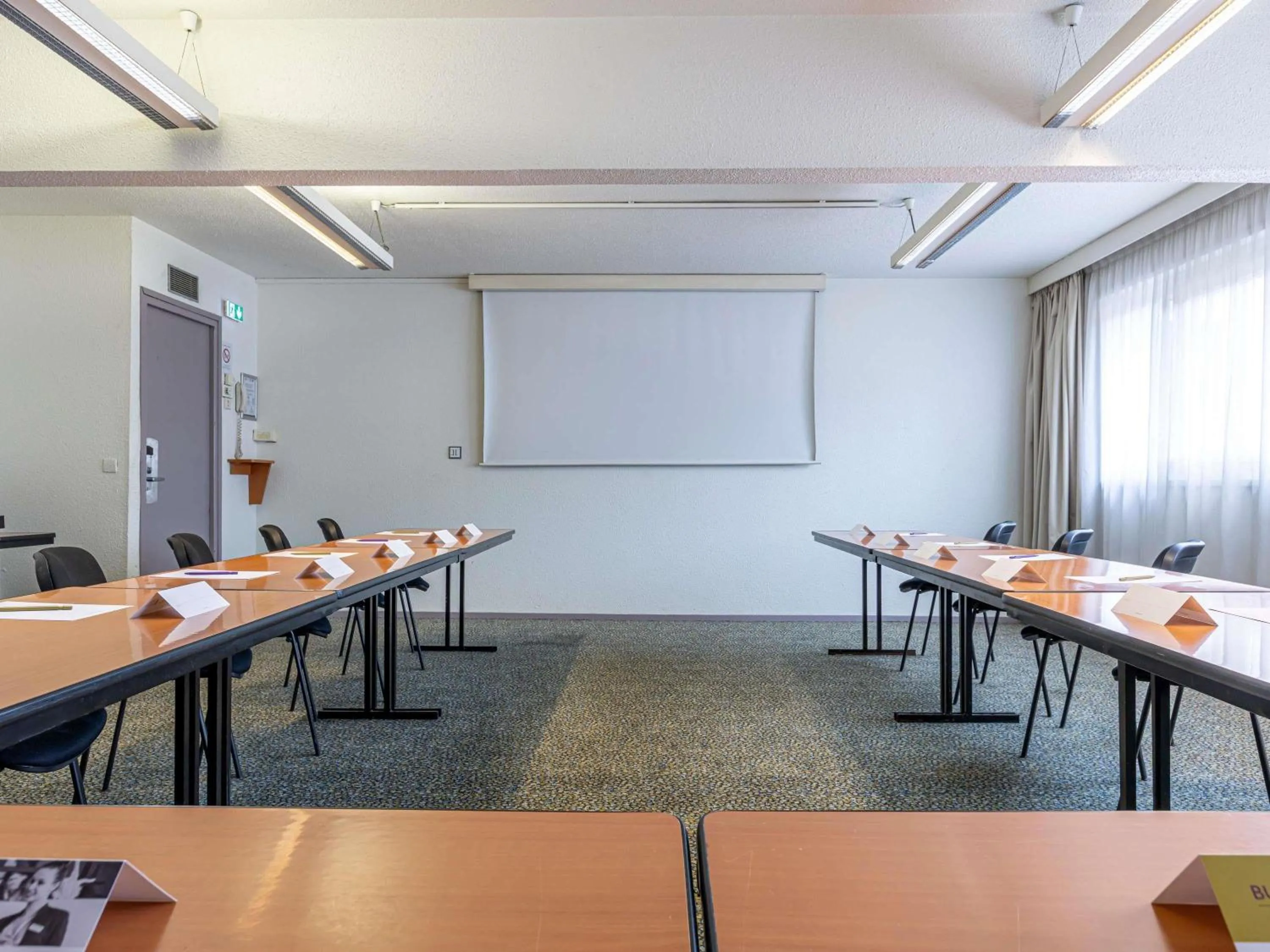 Restaurant/places to eat in Mercure Paris Le Bourget Aeroport