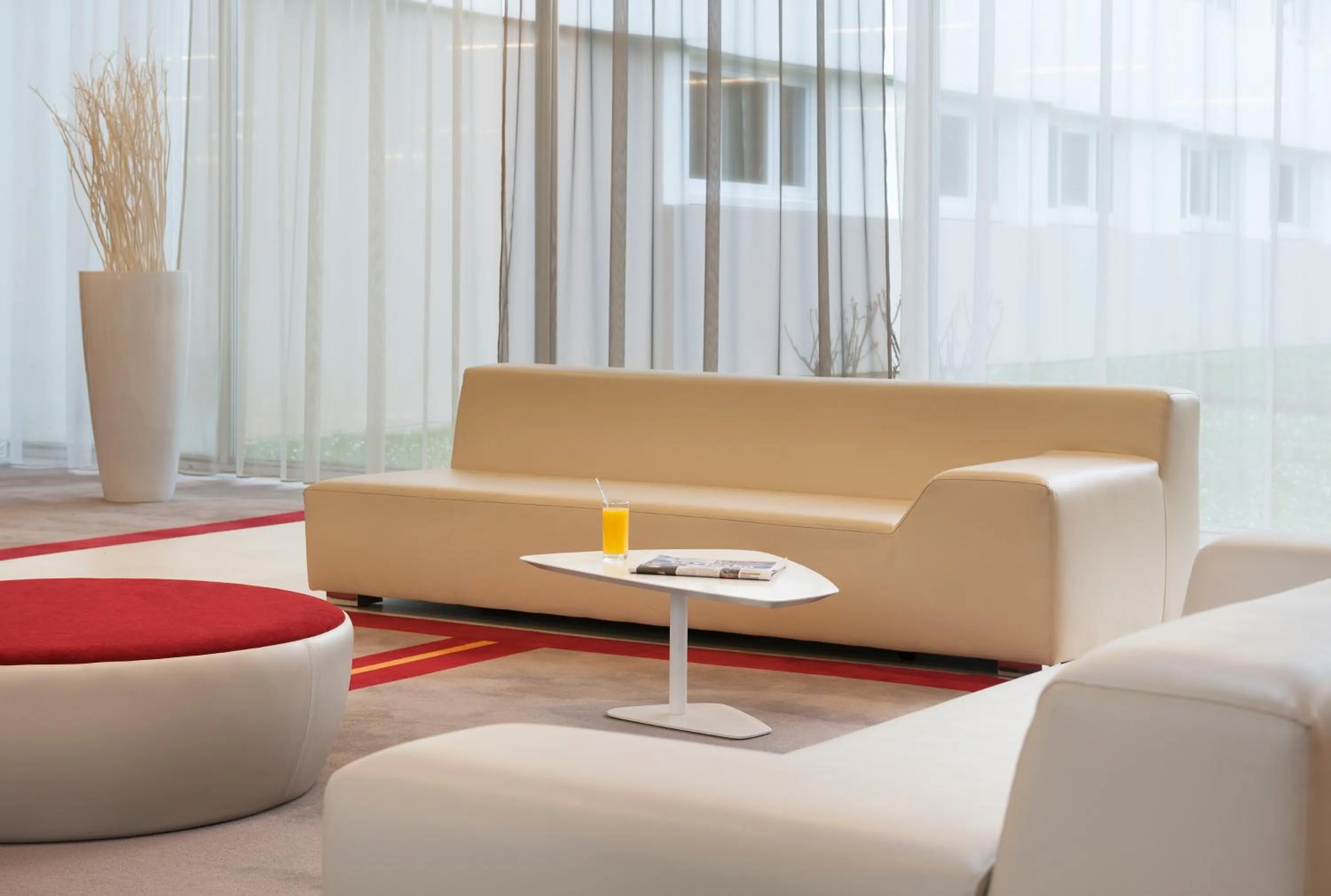 Lobby or reception in Mercure Paris Le Bourget Aeroport