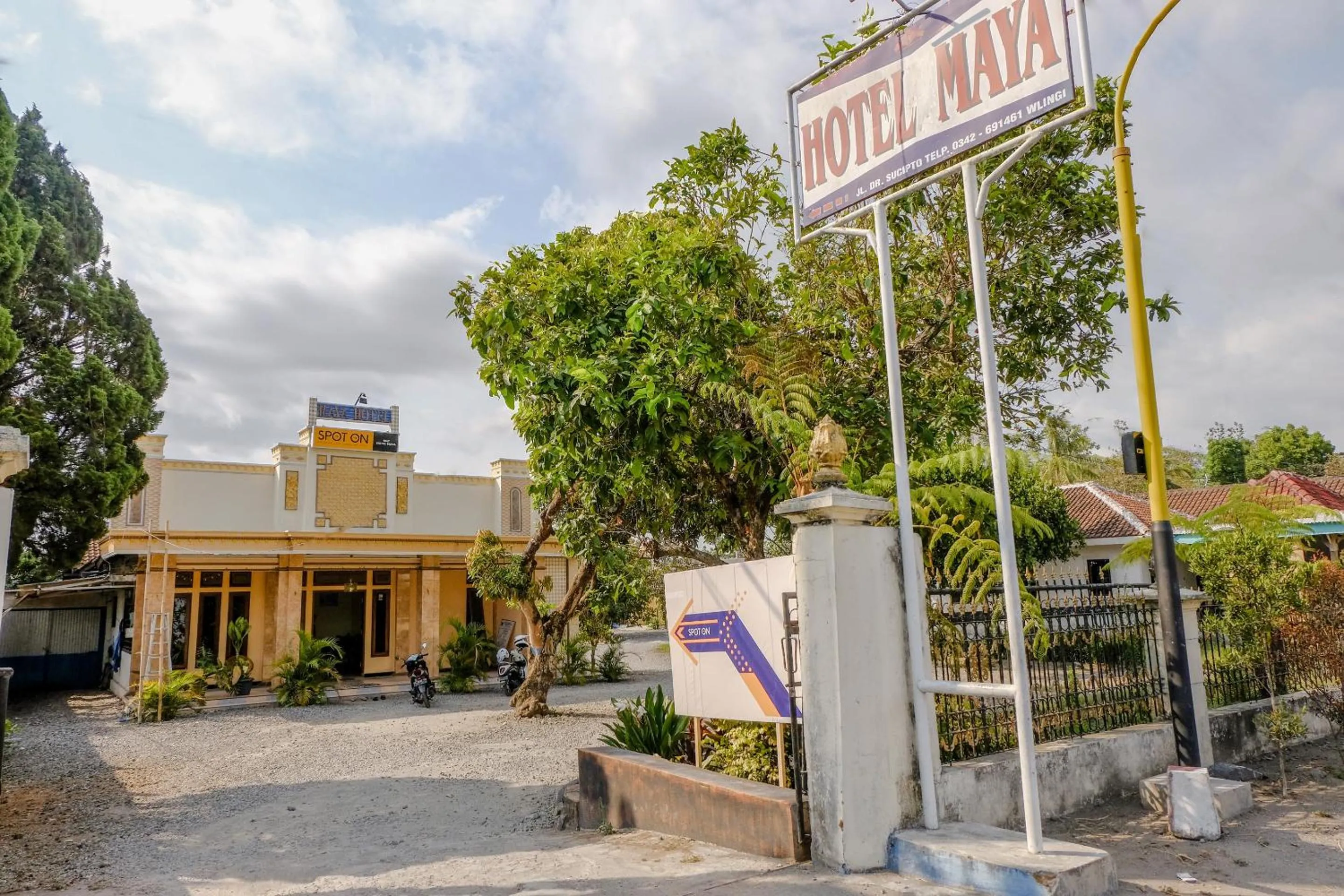 Facade/entrance in Hotel O Maya