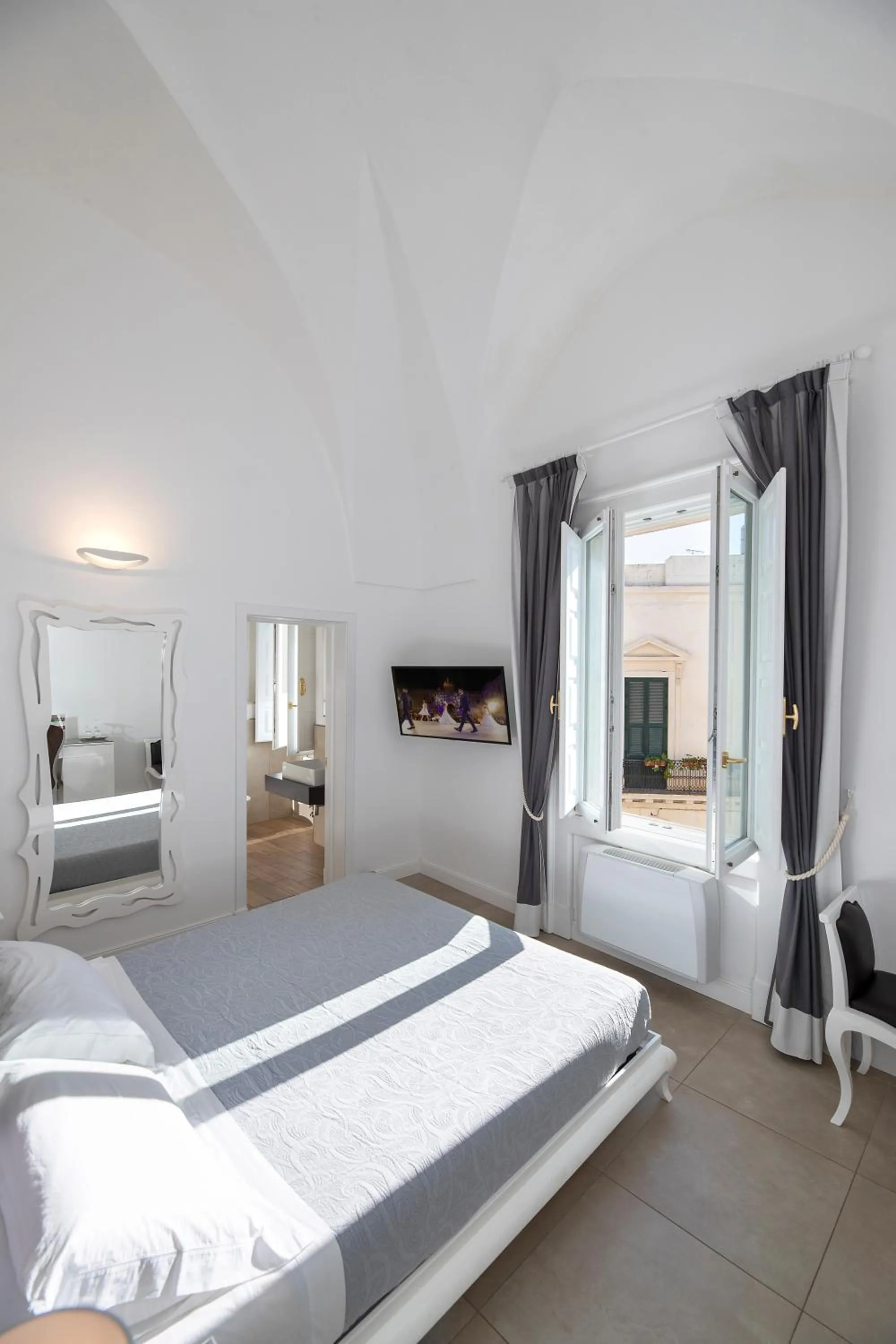 View (from property/room), Bed in Palazzo Marini B&B di Charme