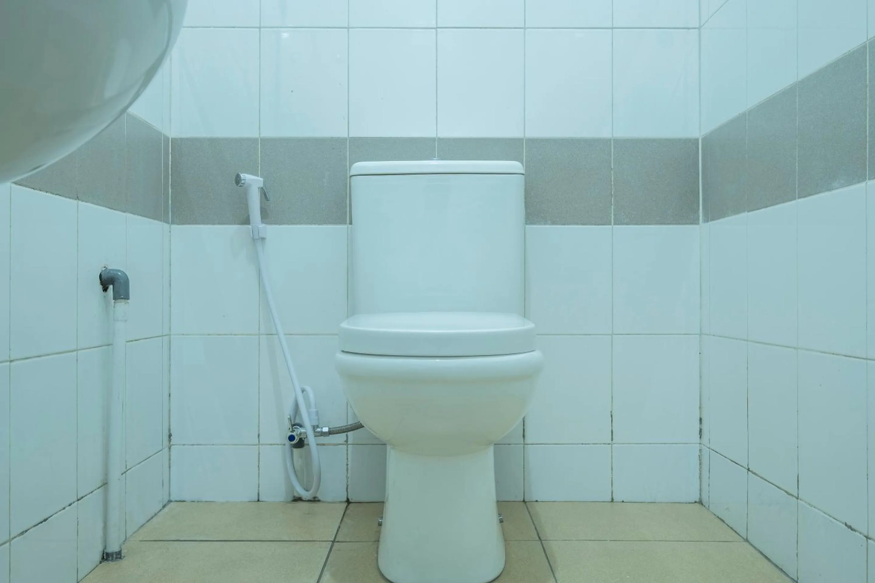 Bathroom in OYO 1876 Fortuna Residence