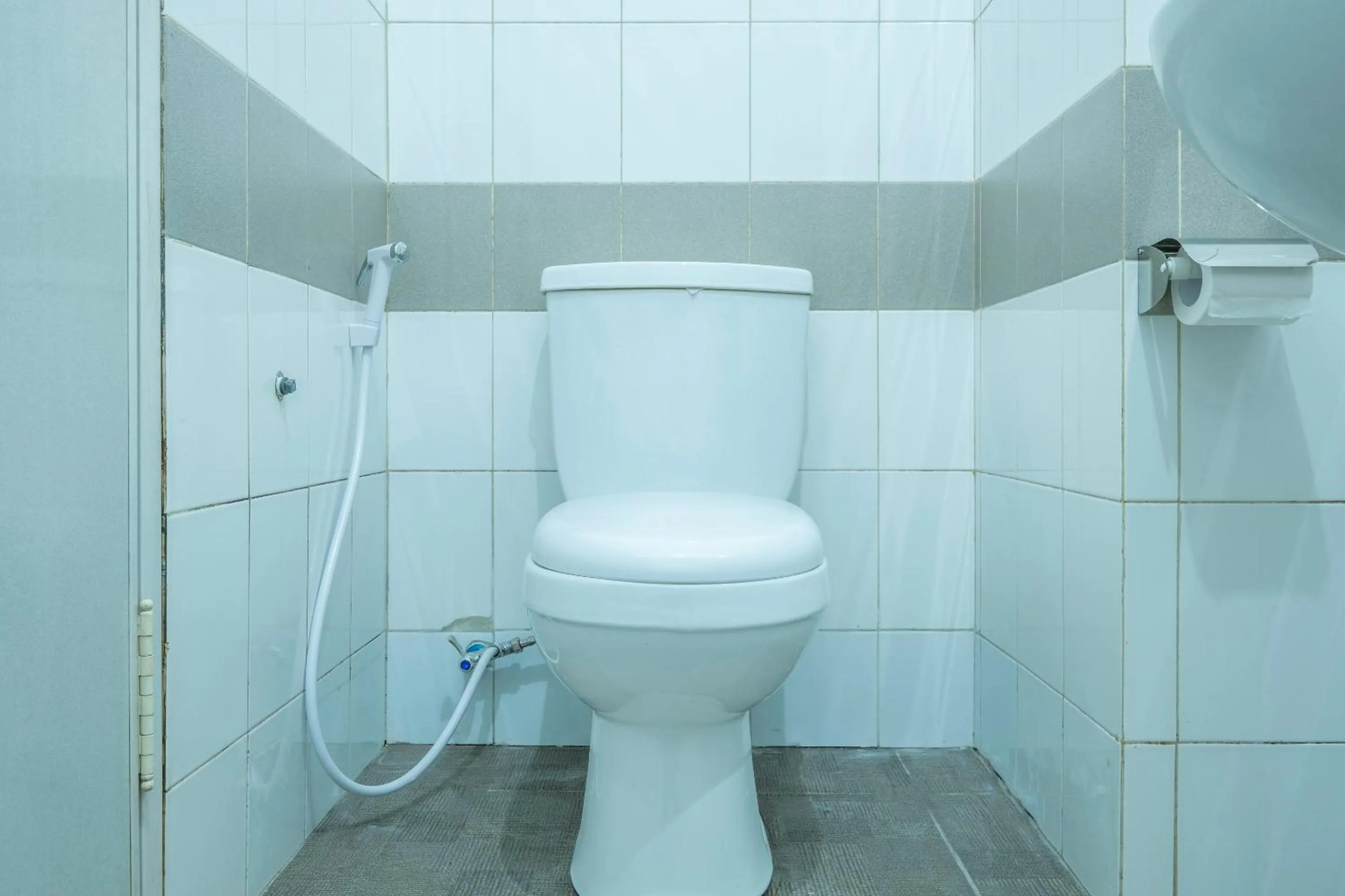 Bathroom in OYO 1876 Fortuna Residence