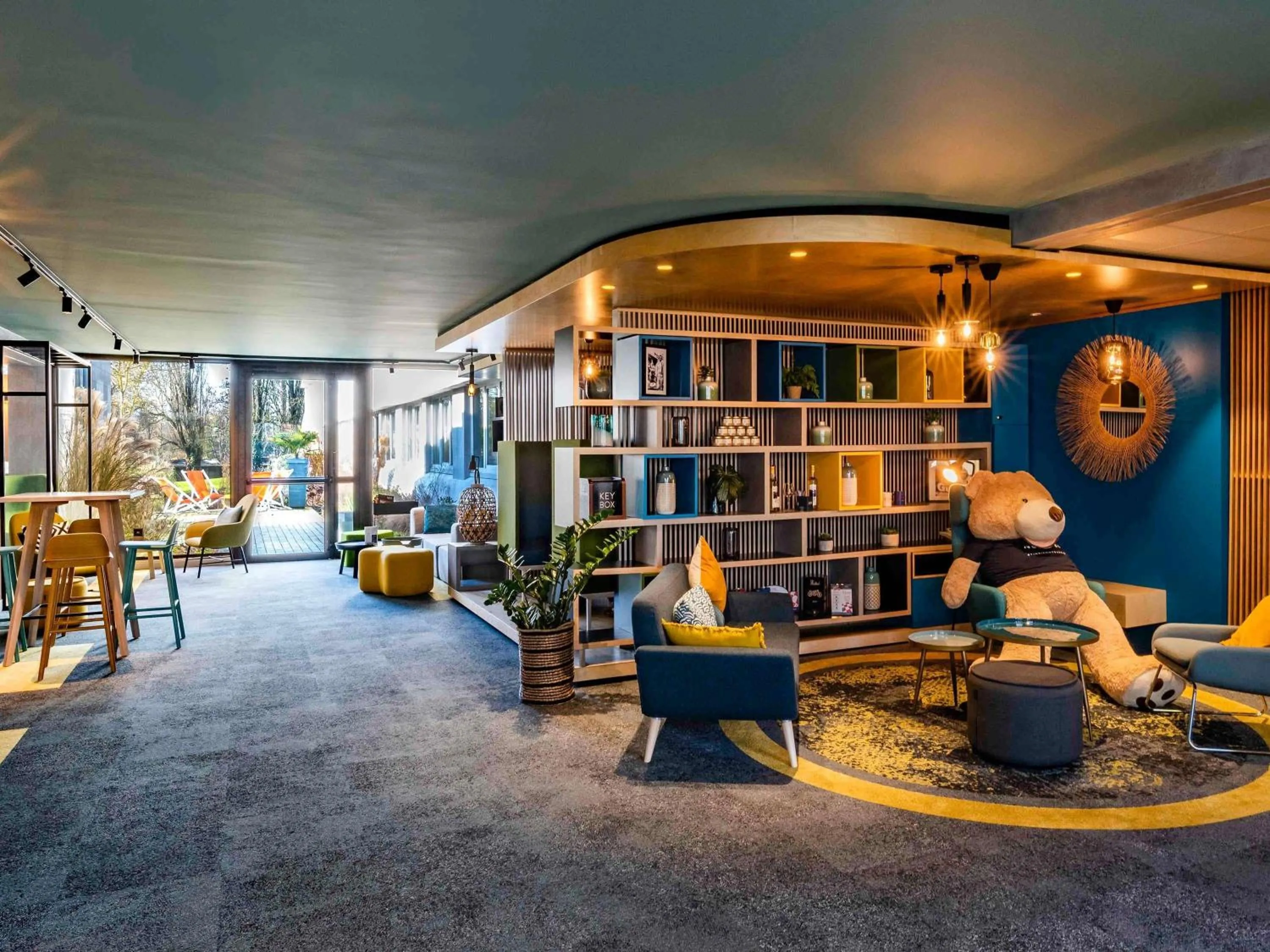 Lounge or bar in Novotel Le Mans