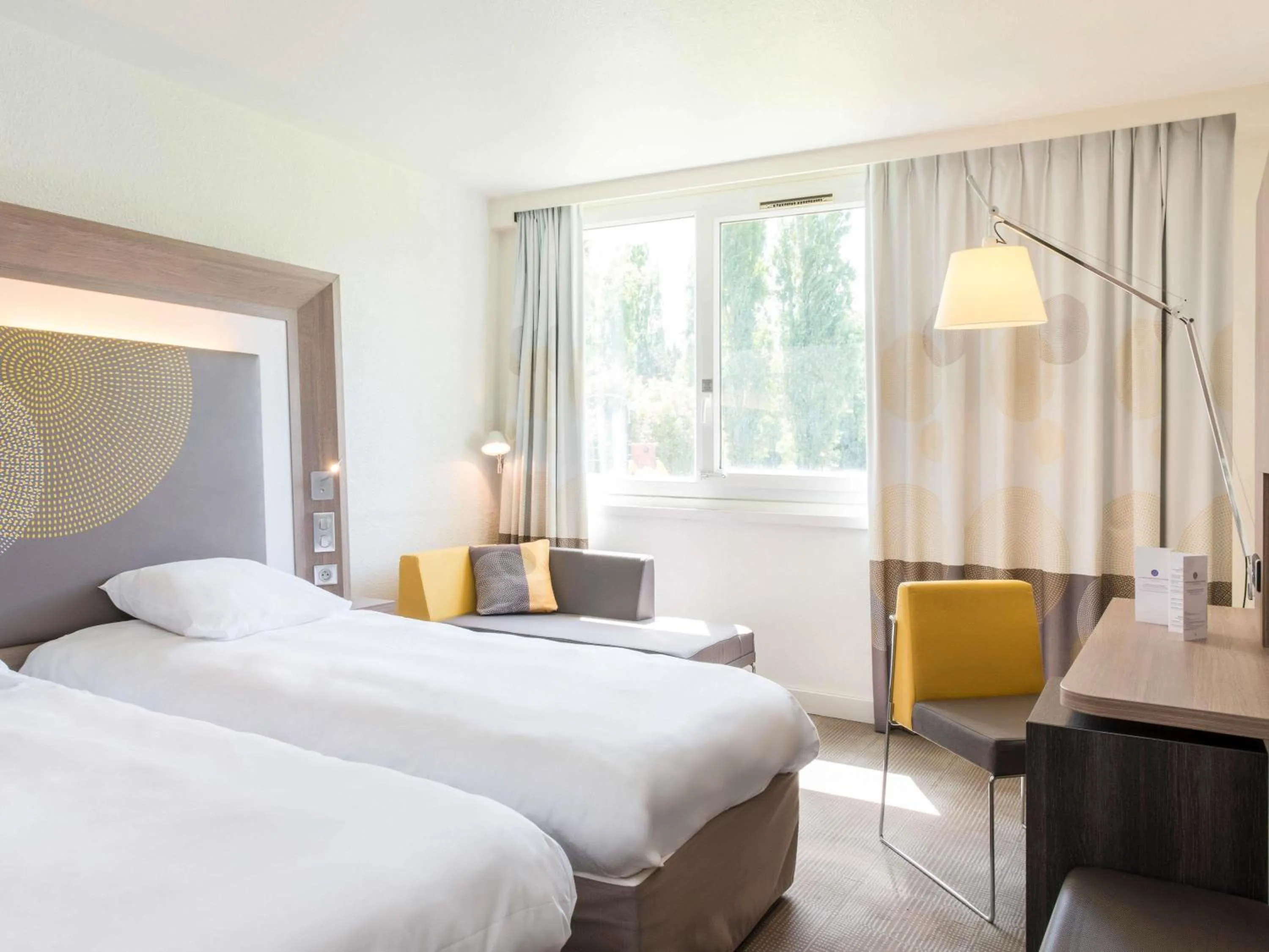 Bedroom, Bed in Novotel Le Mans