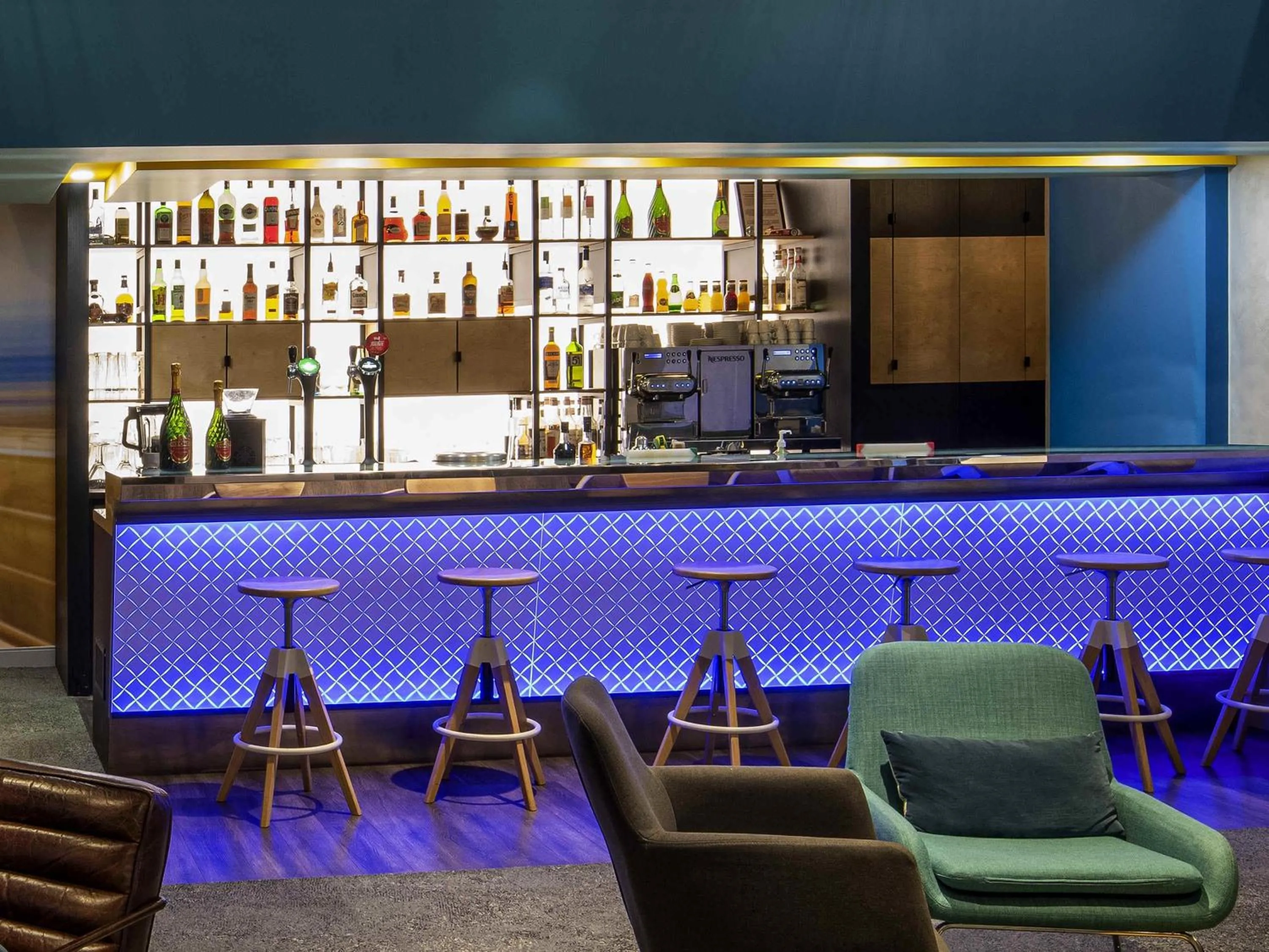 Lounge or bar in Novotel Le Mans