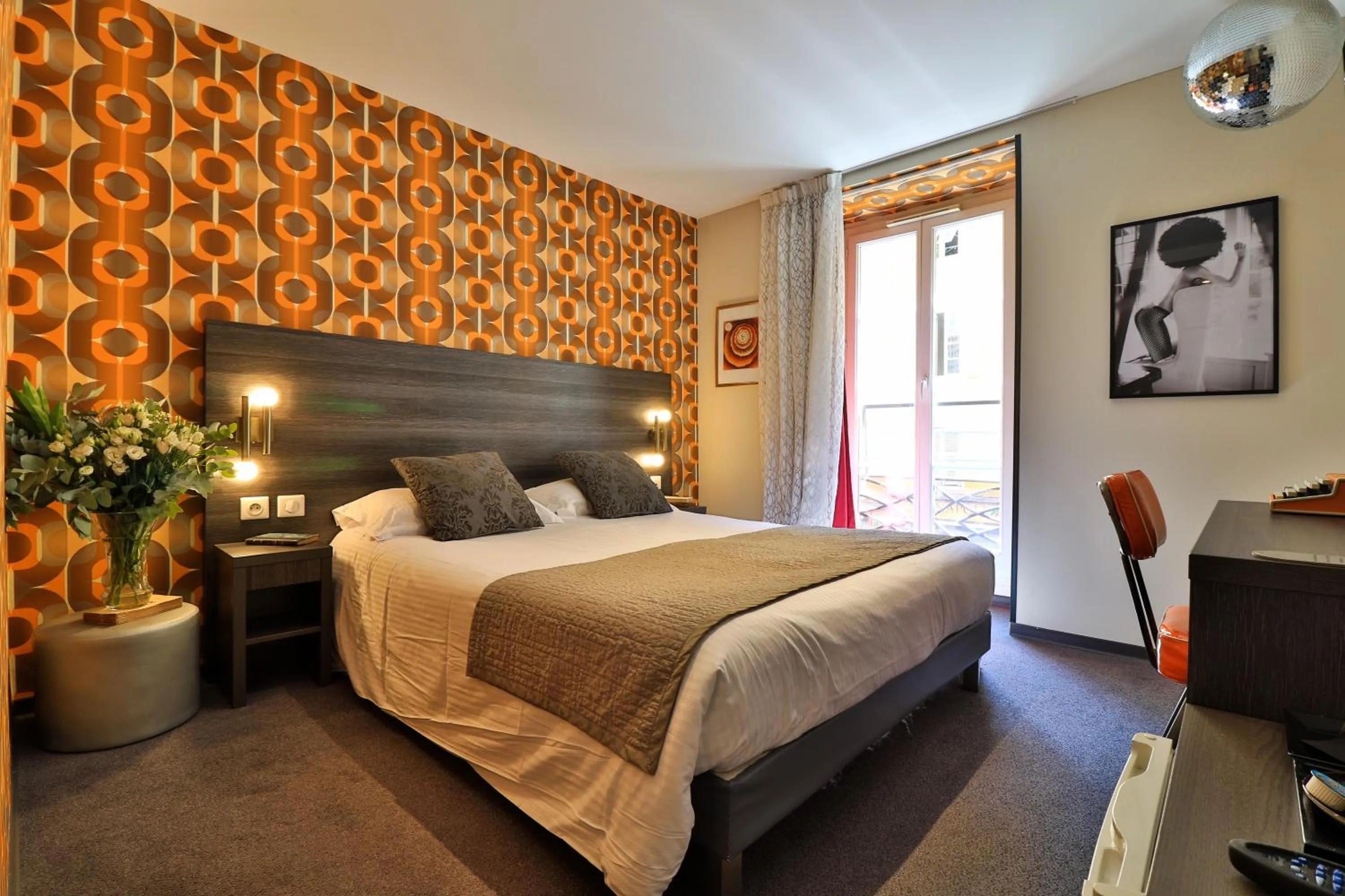 Bed in Hôtel Le G (ex Le Genève)