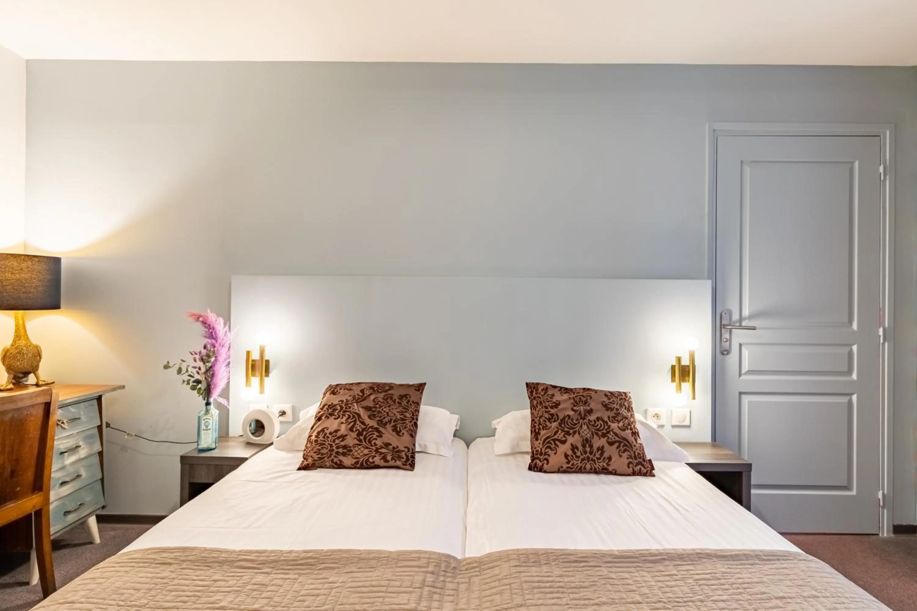 Bed in Hôtel Le G (ex Le Genève)