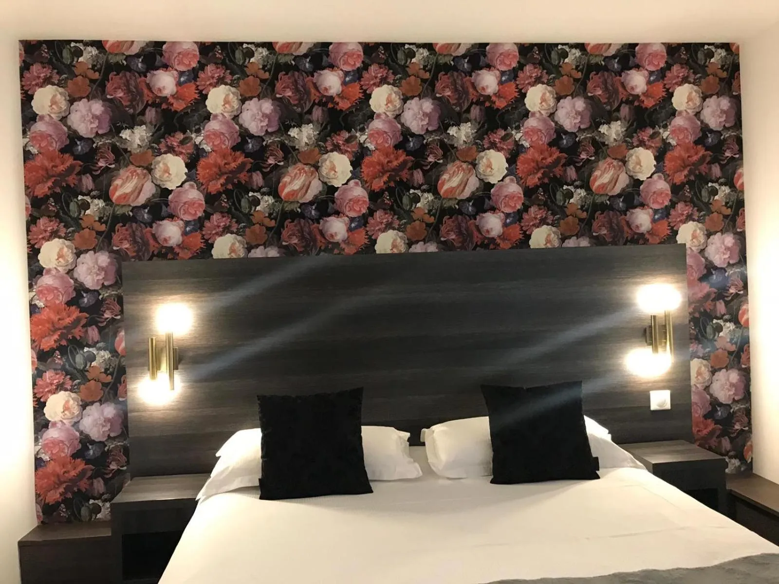 Bed in Hôtel Le G (ex Le Genève)