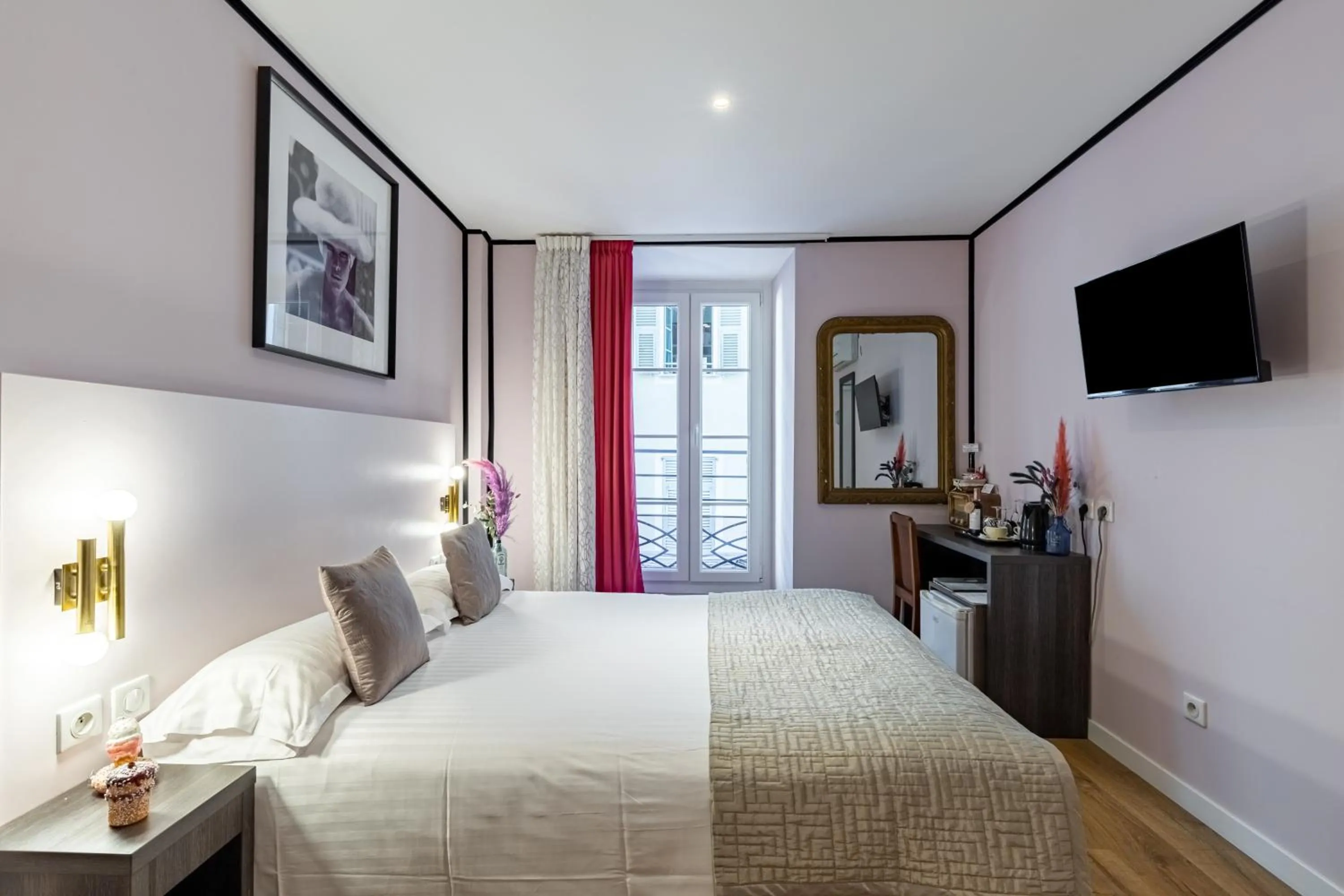 Bed in Hôtel Le G (ex Le Genève)