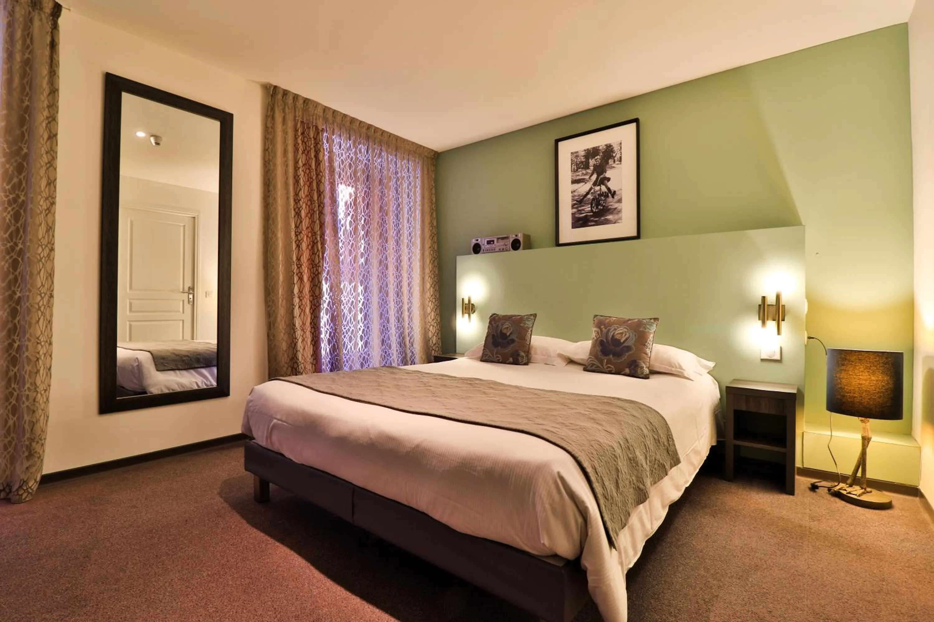 Bed in Hôtel Le G (ex Le Genève)