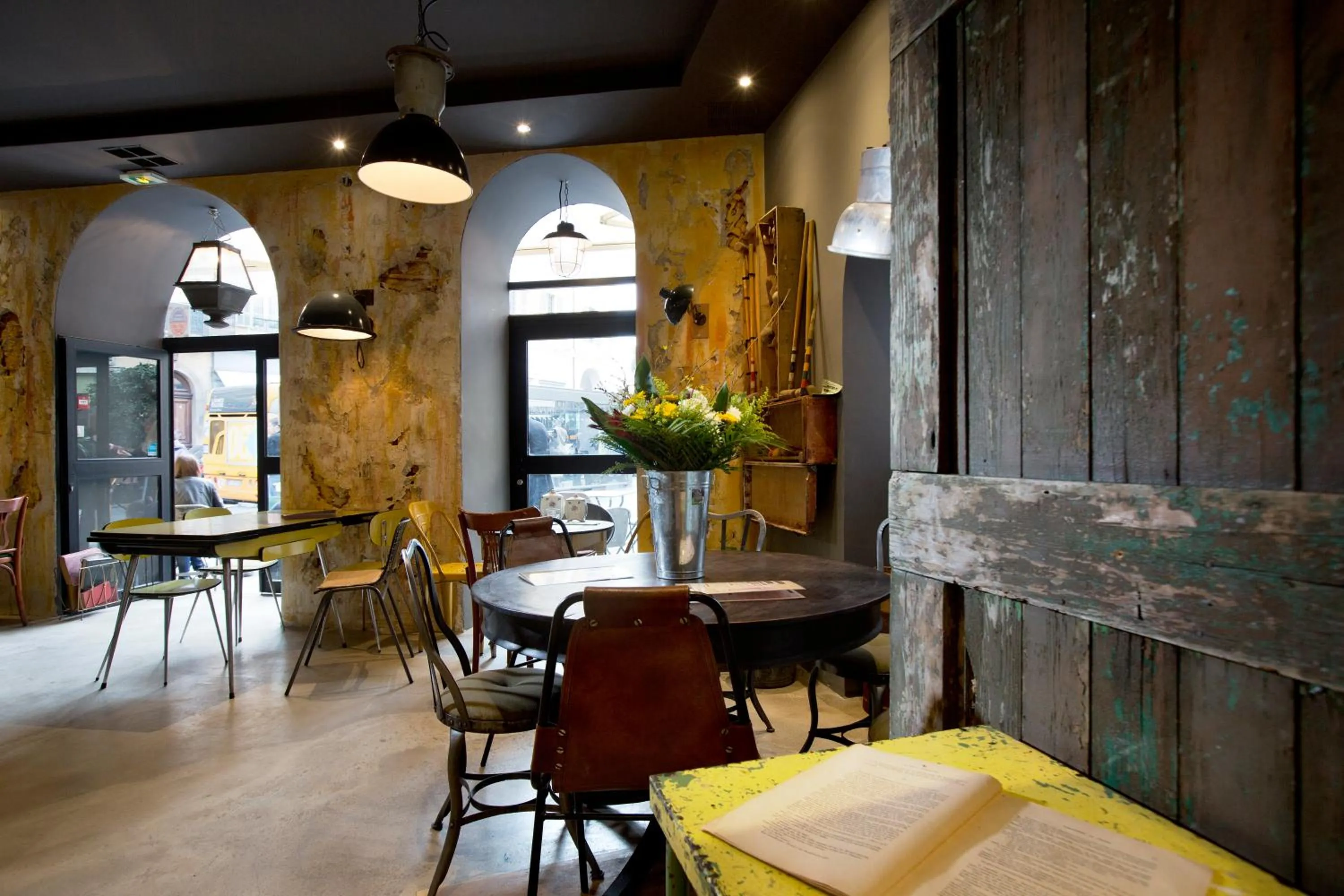 Restaurant/places to eat in Hôtel Le G (ex Le Genève)