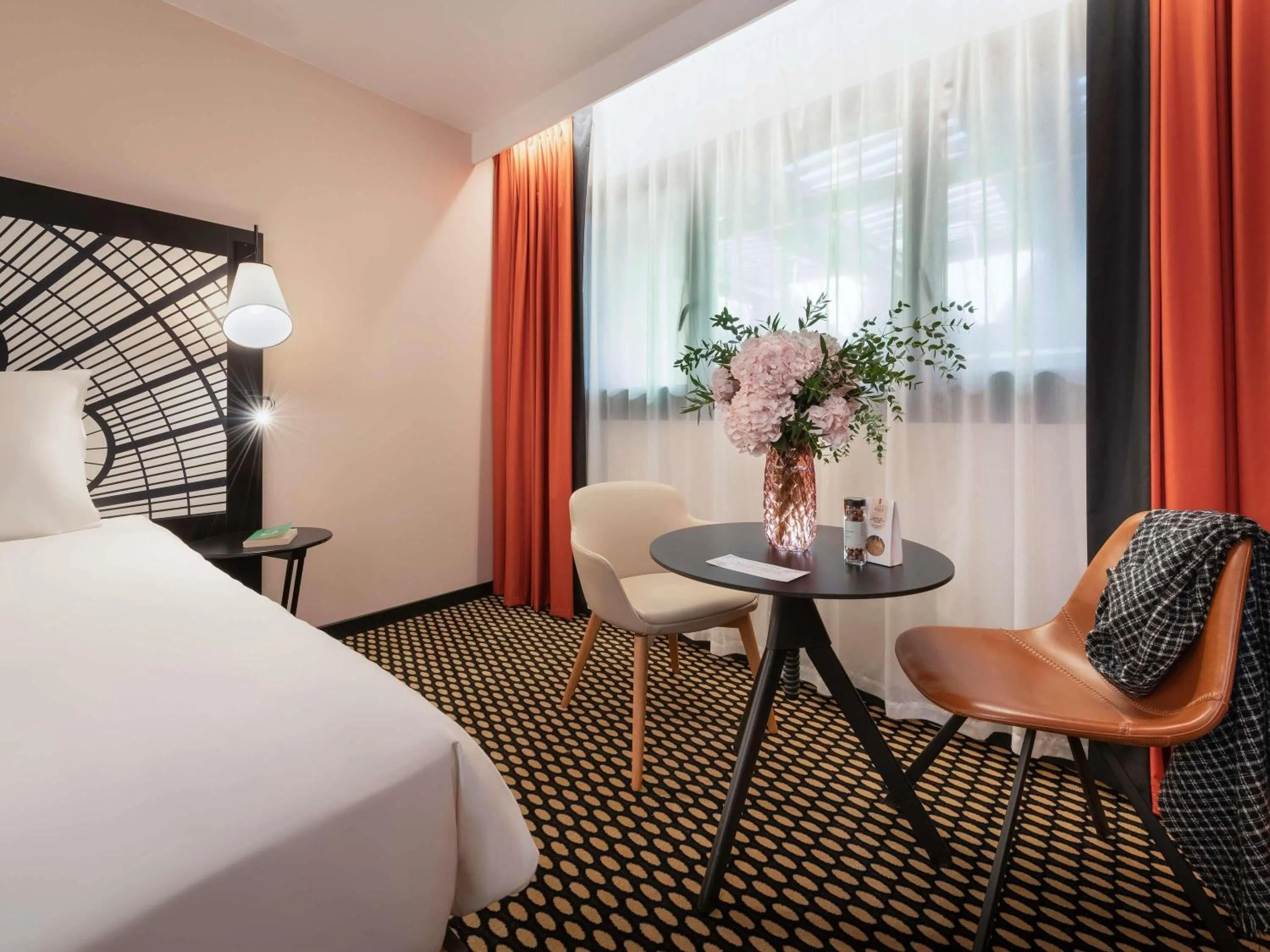 Bedroom, Bed in Mercure Paris Porte De Versailles Expo