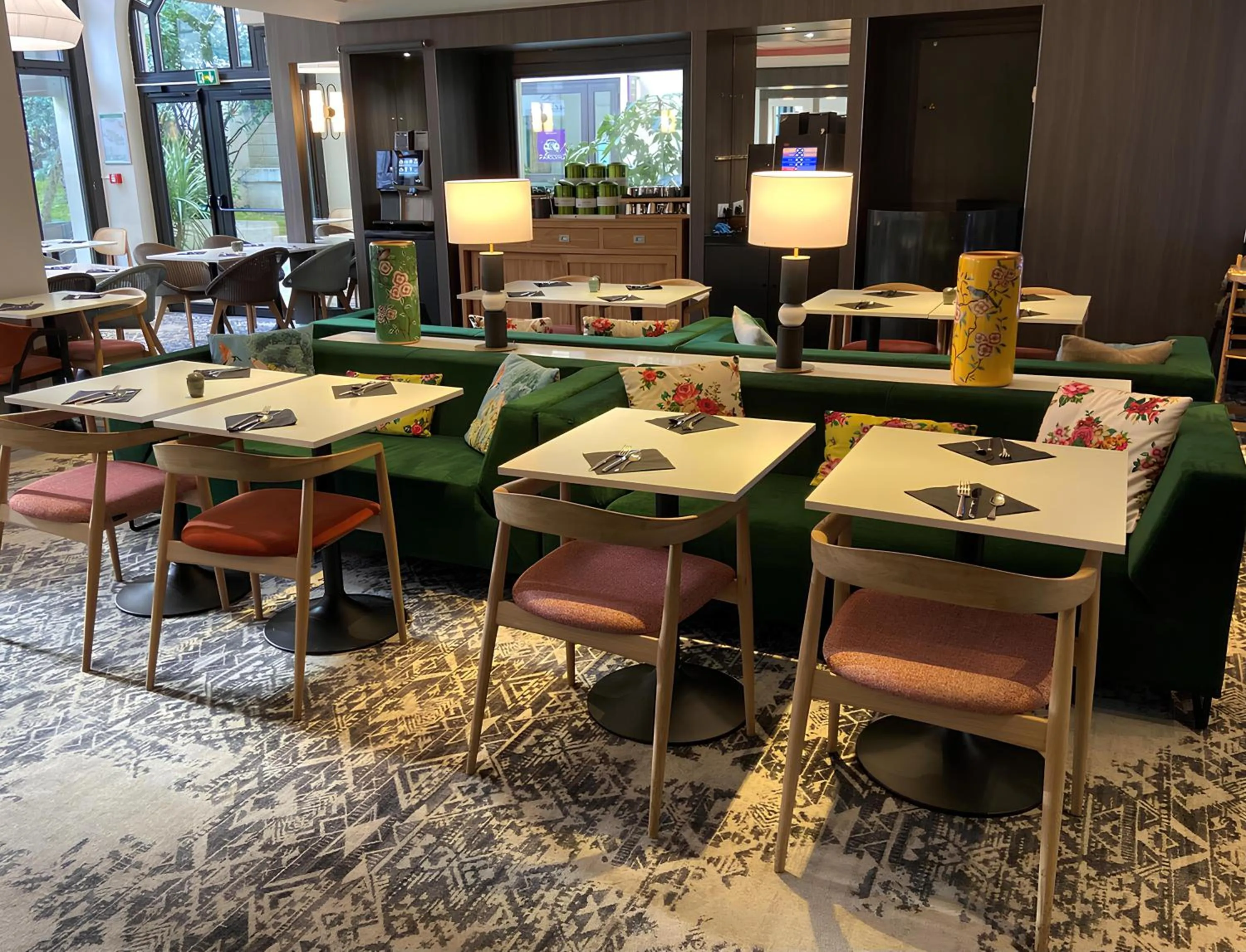 Restaurant/places to eat in Mercure Paris Porte De Versailles Expo