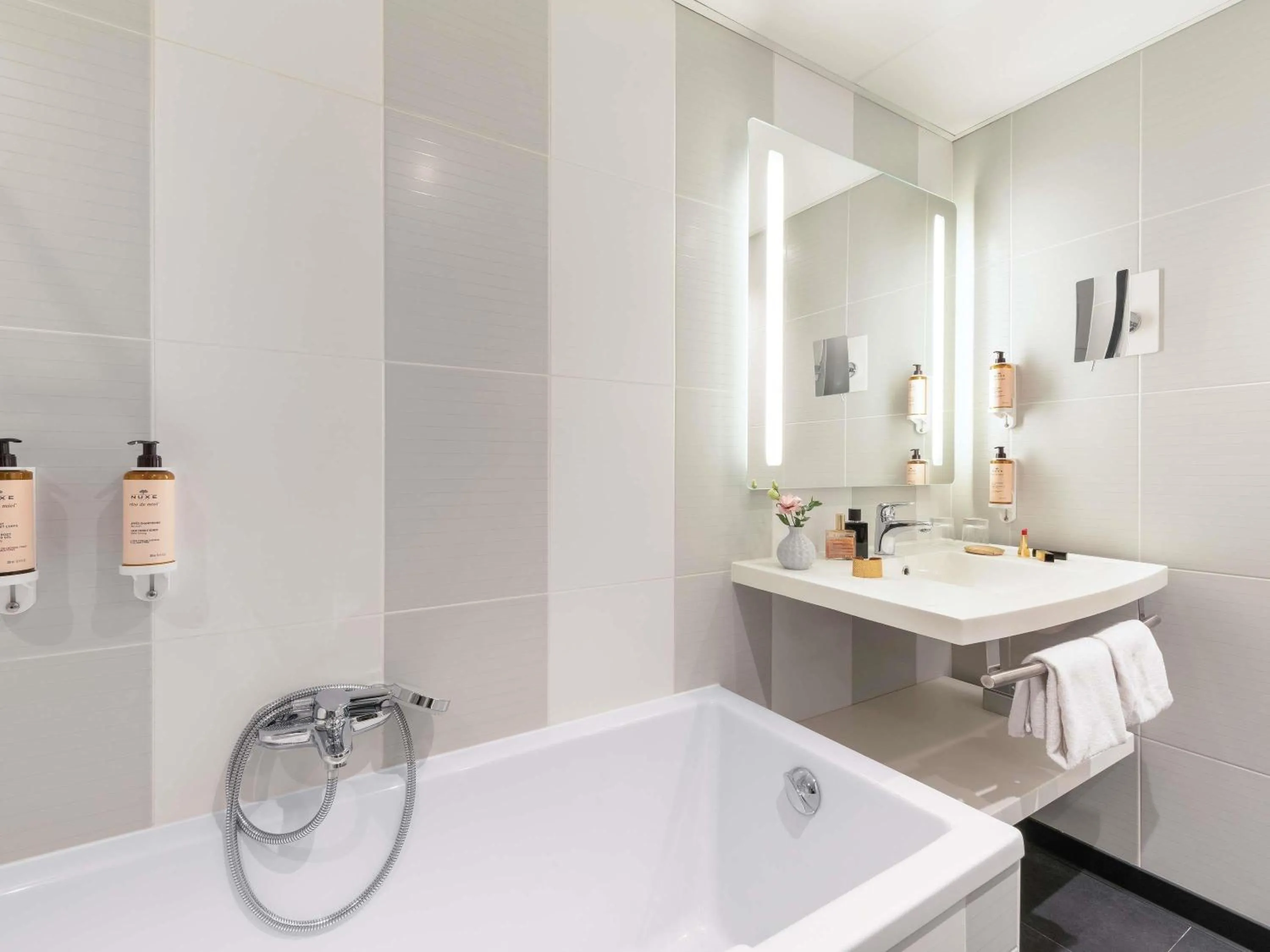 Photo of the whole room in Mercure Paris Porte De Versailles Expo