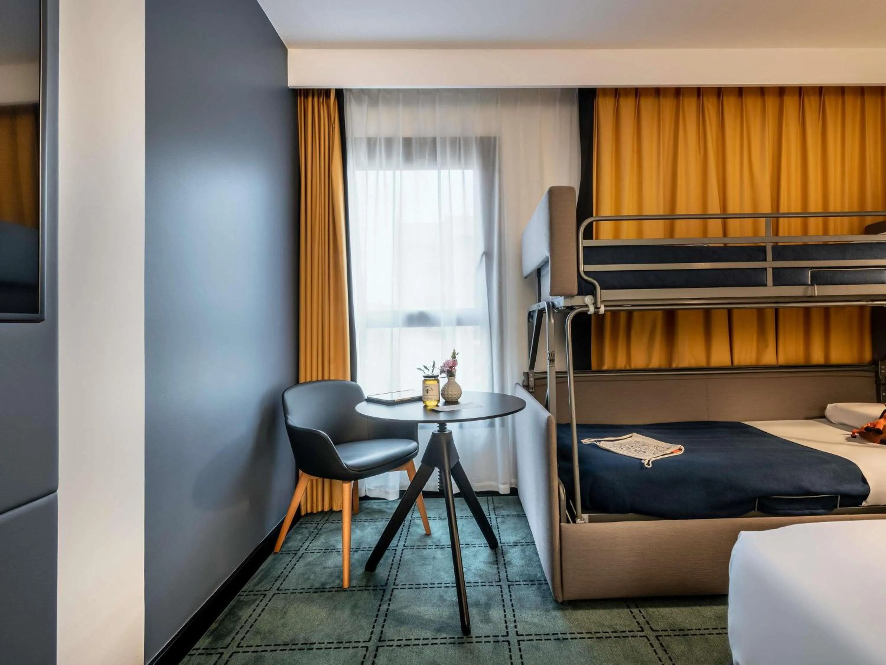 Bedroom, Bed in Mercure Paris Porte De Versailles Expo