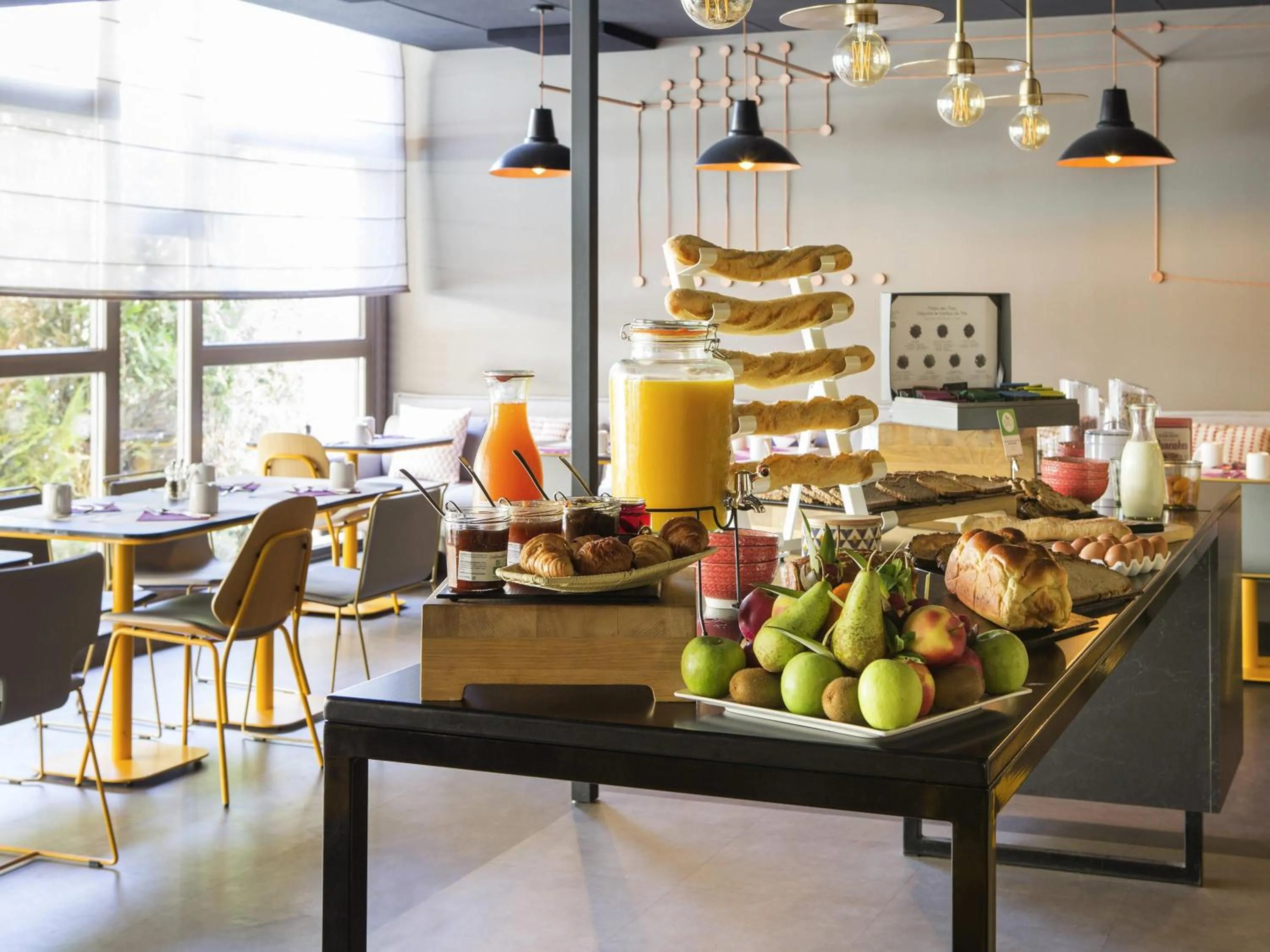 Restaurant/places to eat in Mercure Paris Sud Les Ulis-Courtaboeuf