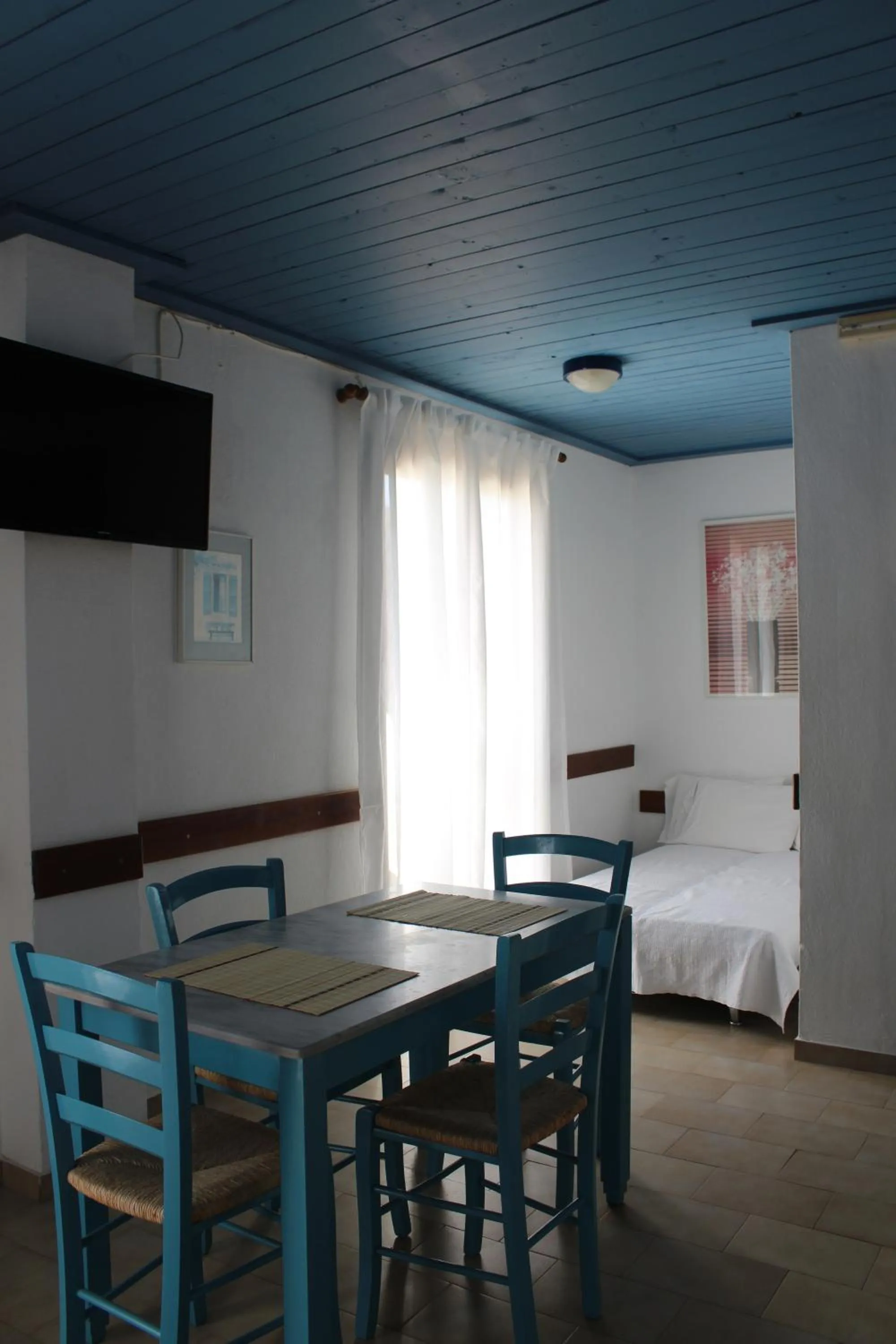 Bed in Glyfada Gorgona Apartments