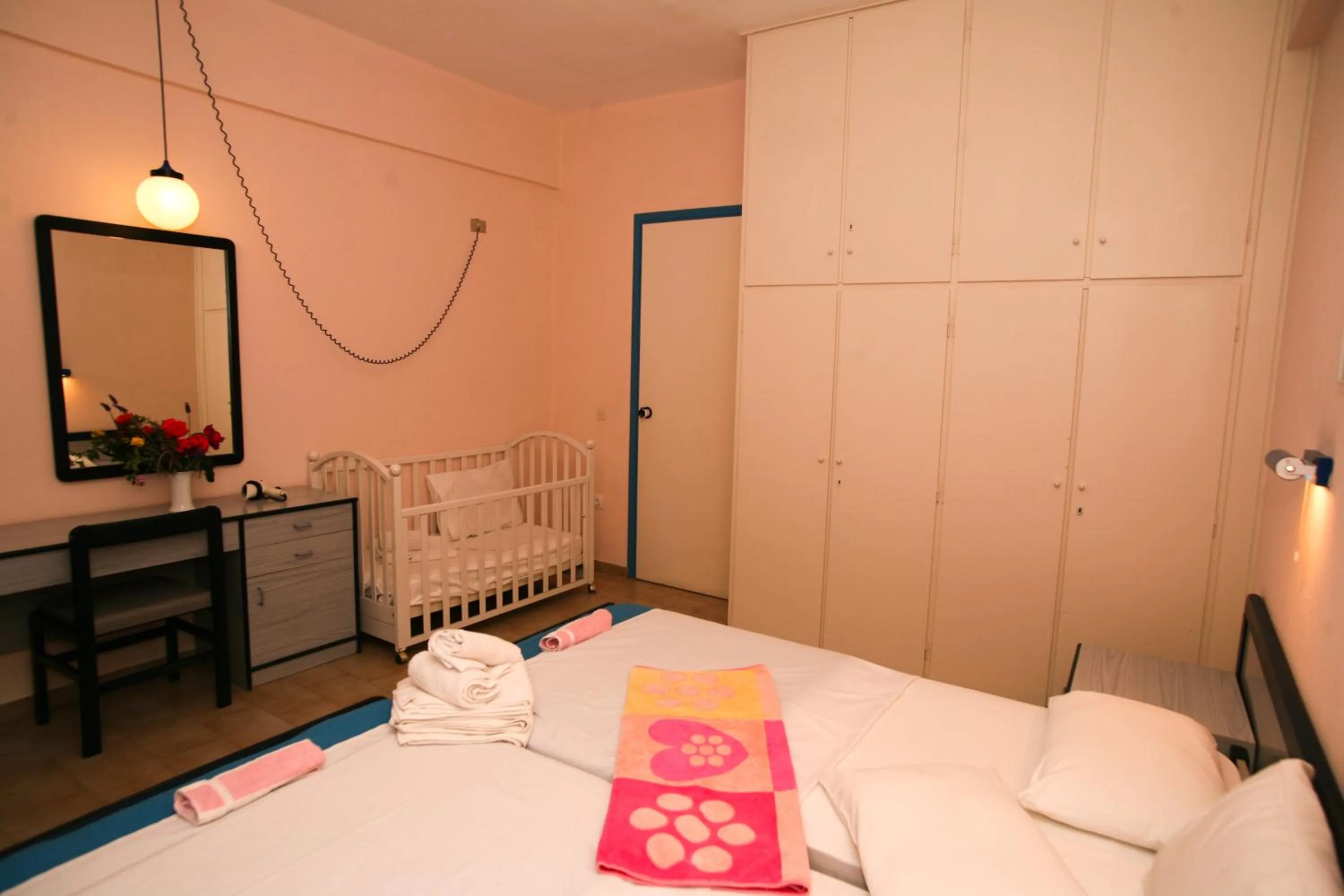 Photo of the whole room, Bed in Glyfada Gorgona Apartments