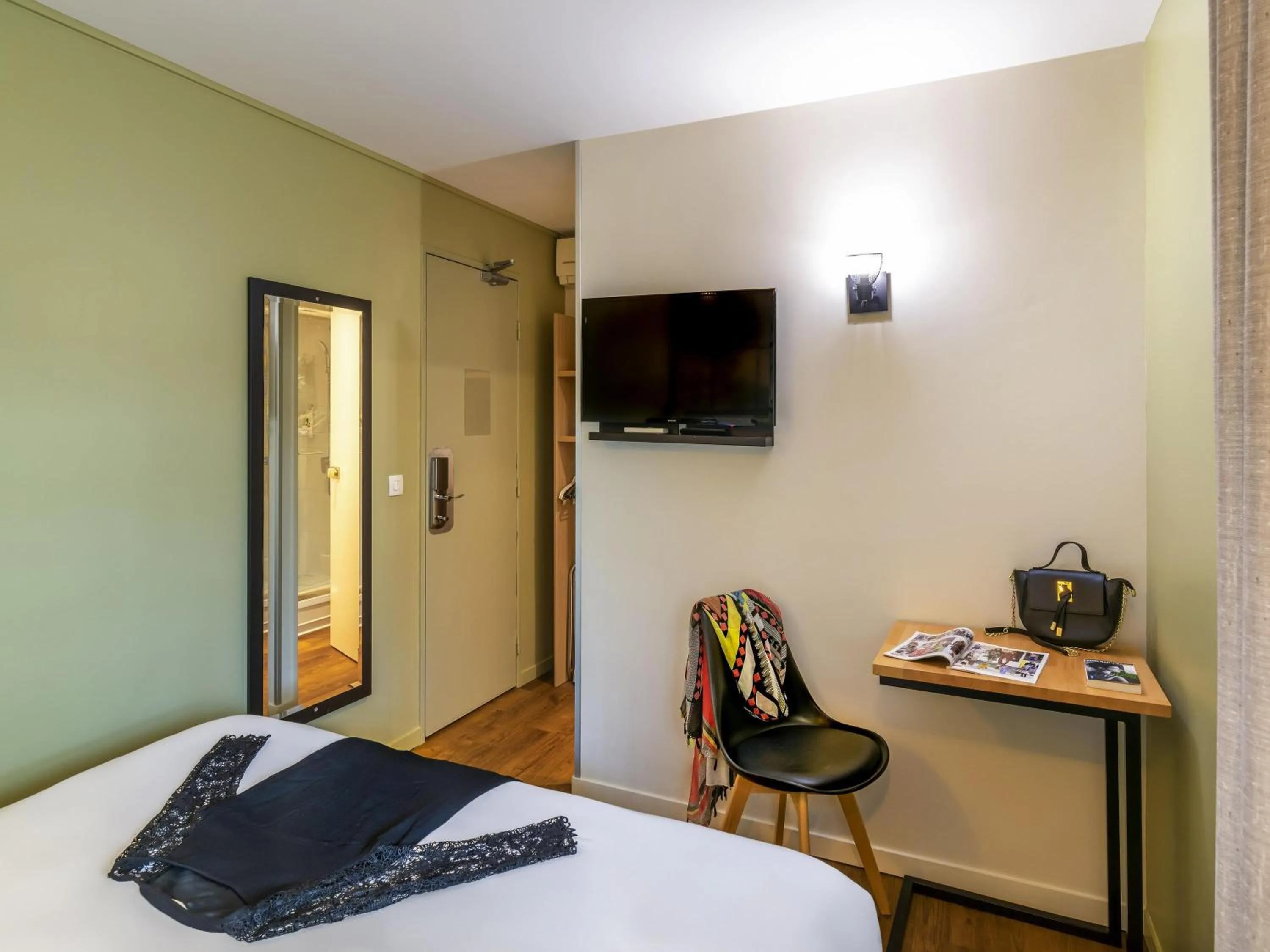 Bedroom, Bed in ibis Styles Parc des Expositions de Villepinte