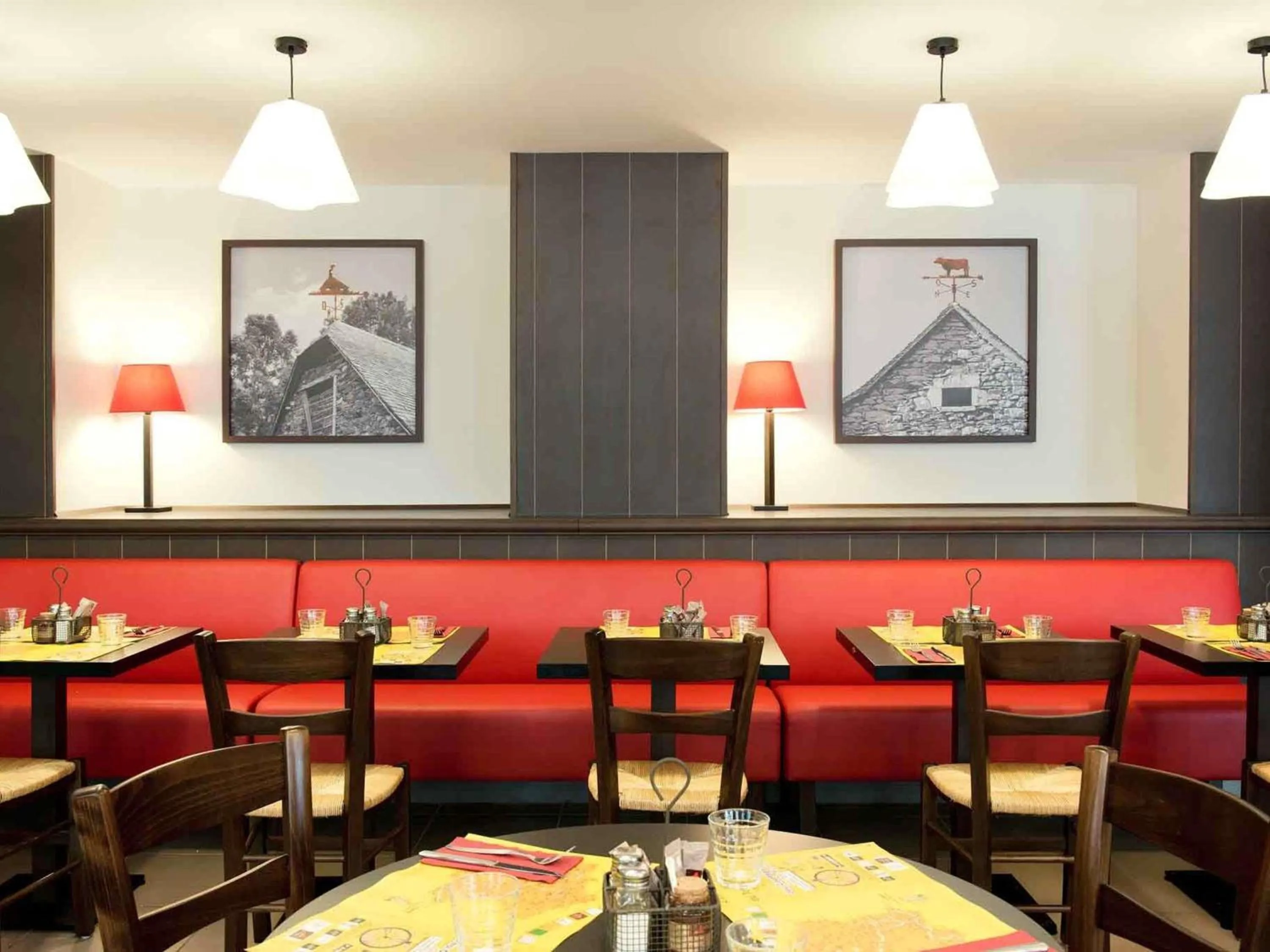 Restaurant/places to eat in ibis Styles Parc des Expositions de Villepinte