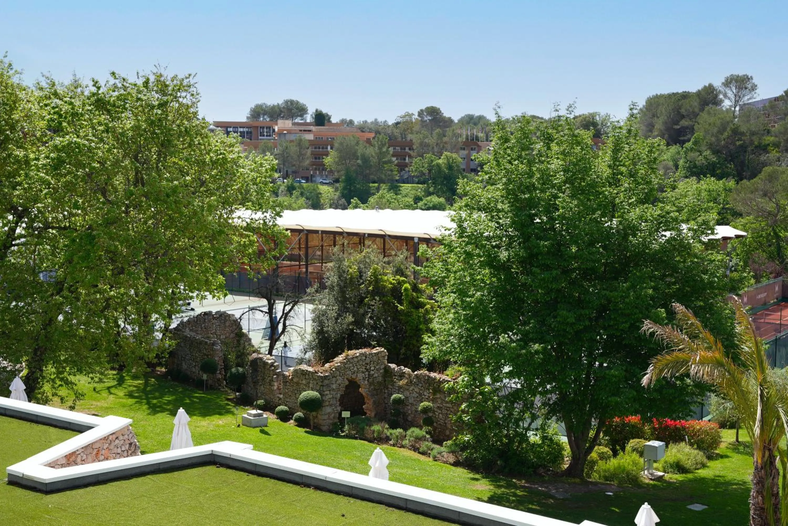 Garden in Mouratoglou Hotel & Resort