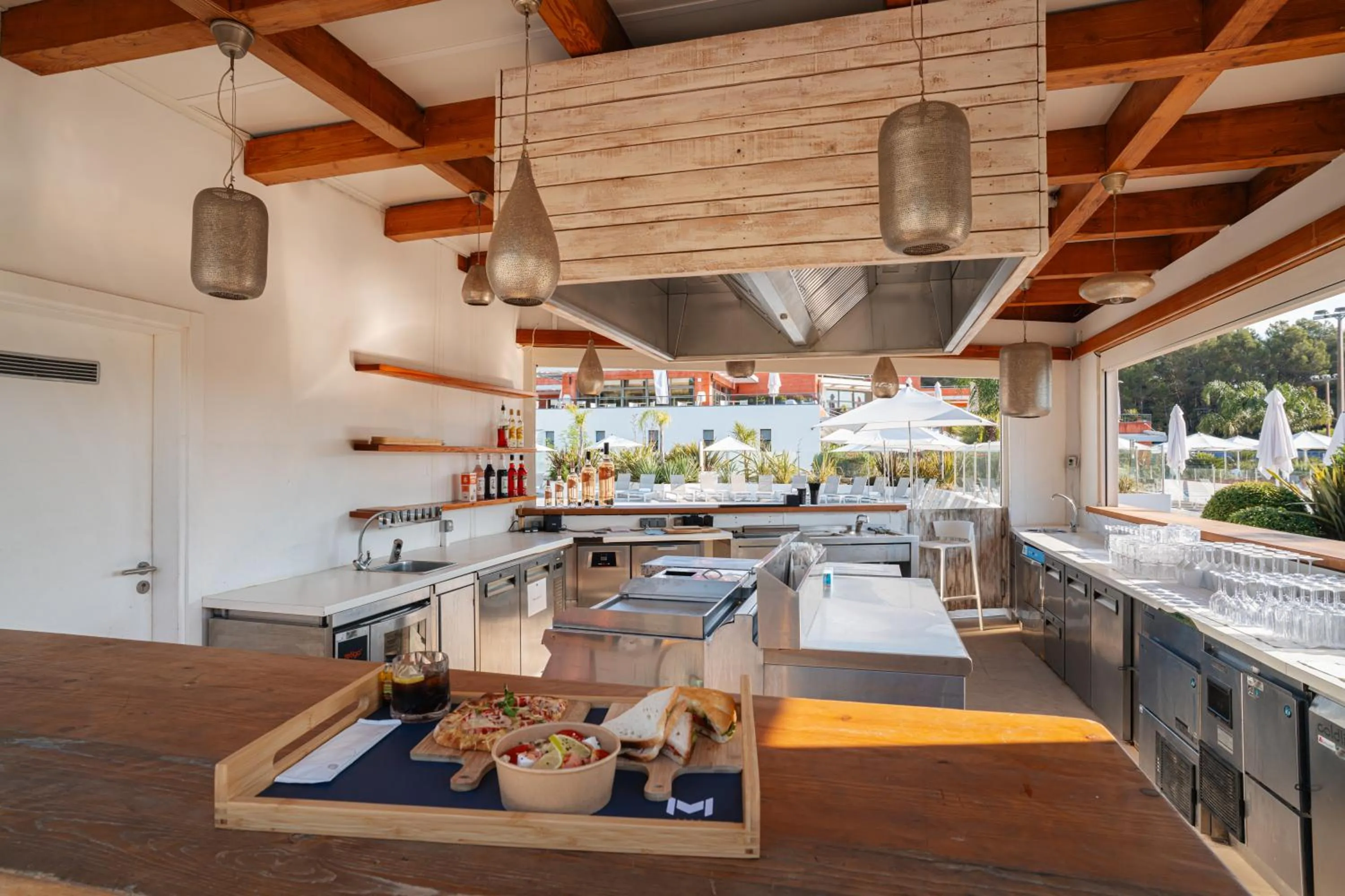 Food and drinks in Mouratoglou Hotel & Resort