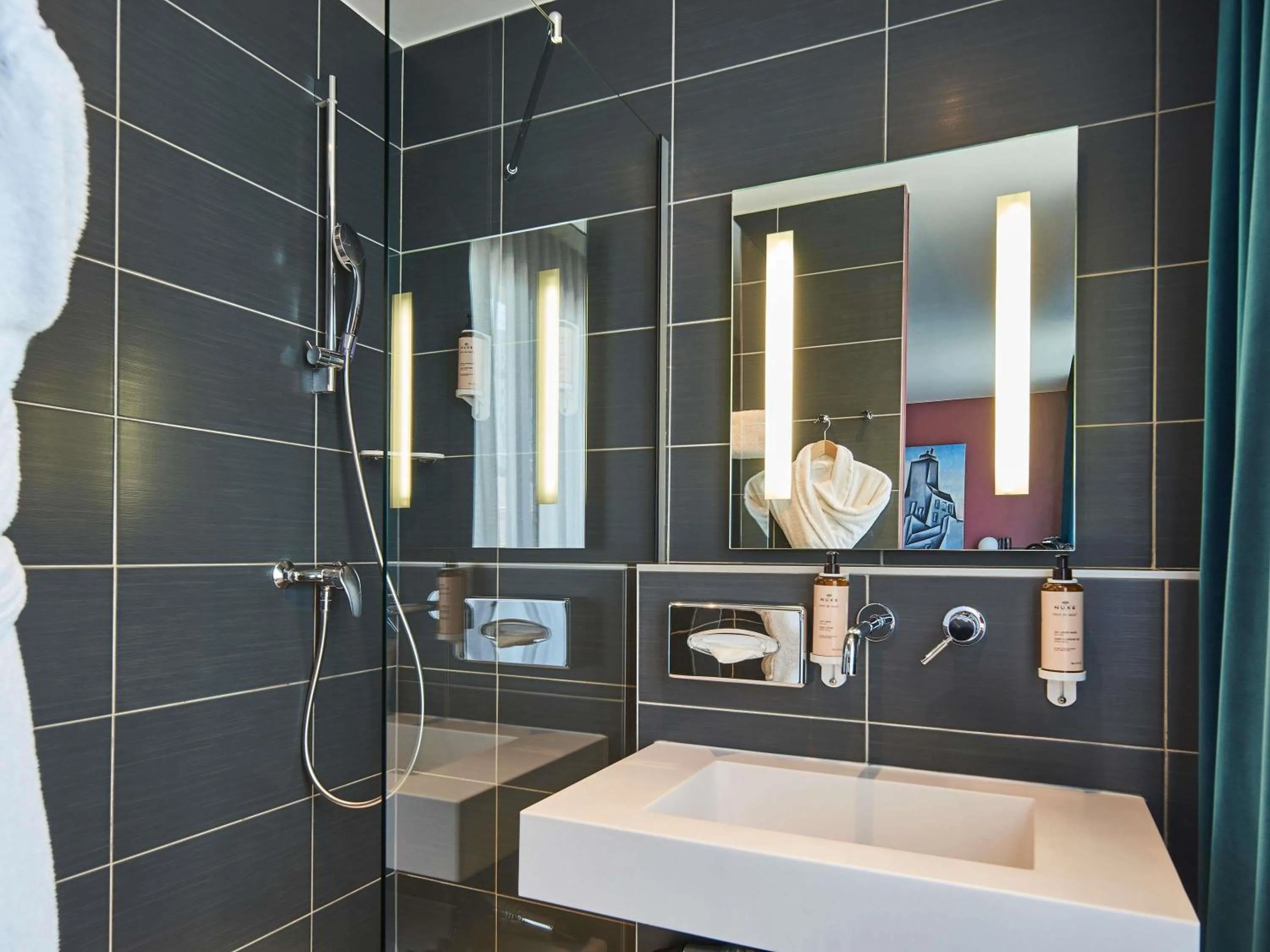 Bedroom in Mercure Paris Tour Eiffel Pont Mirabeau