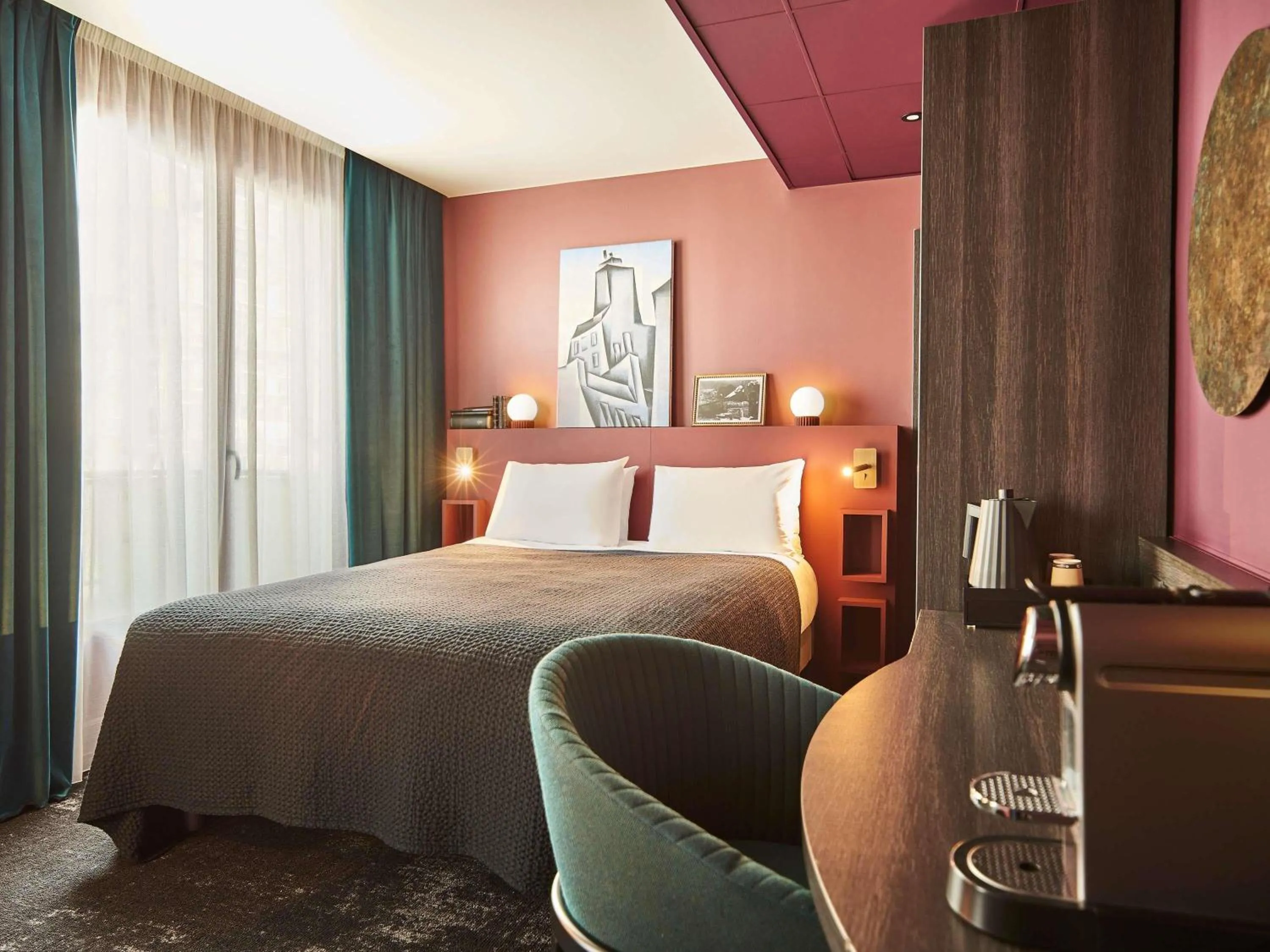 Property building, Bed in Mercure Paris Tour Eiffel Pont Mirabeau