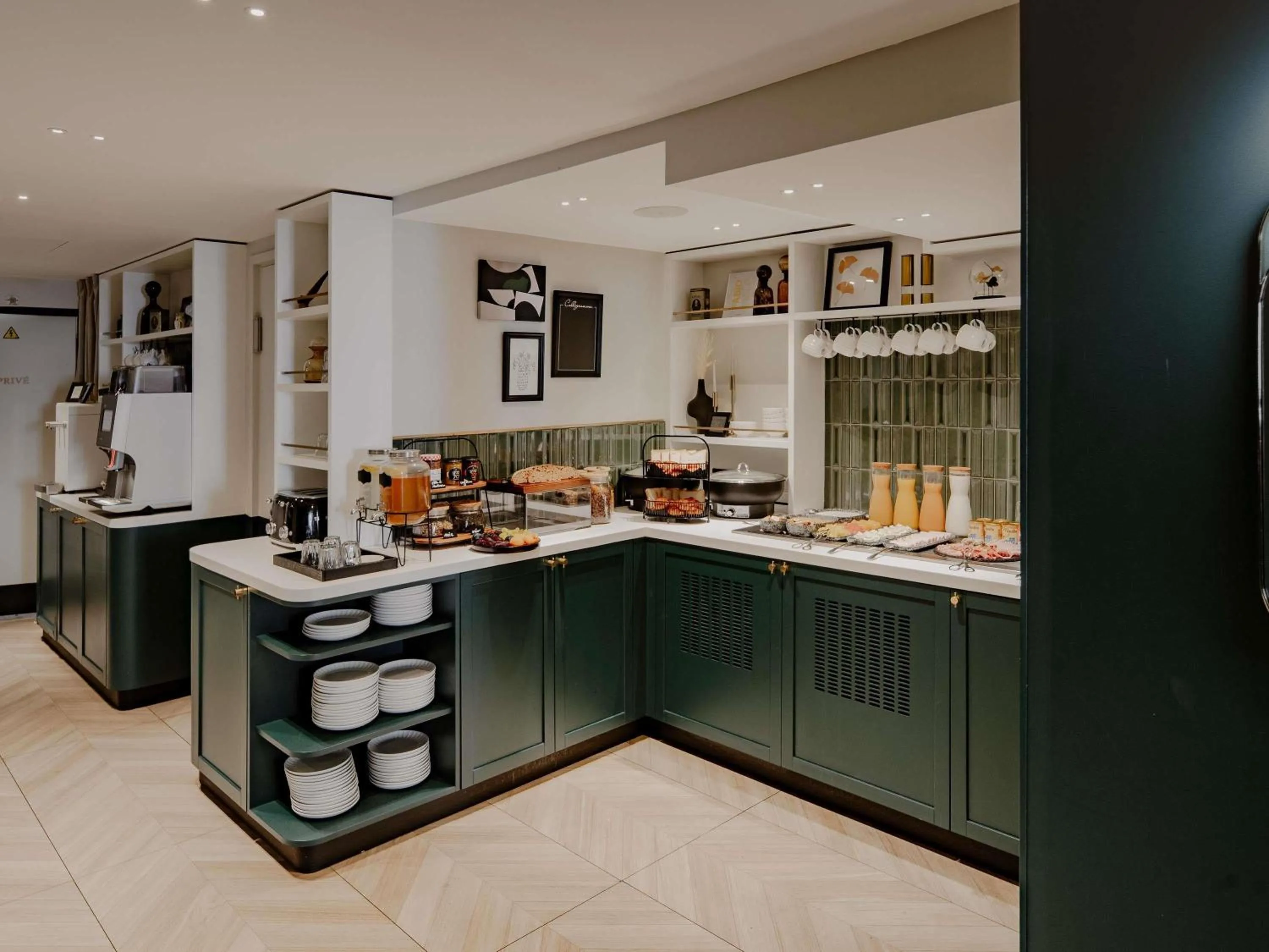 Property building in Mercure Paris Tour Eiffel Pont Mirabeau