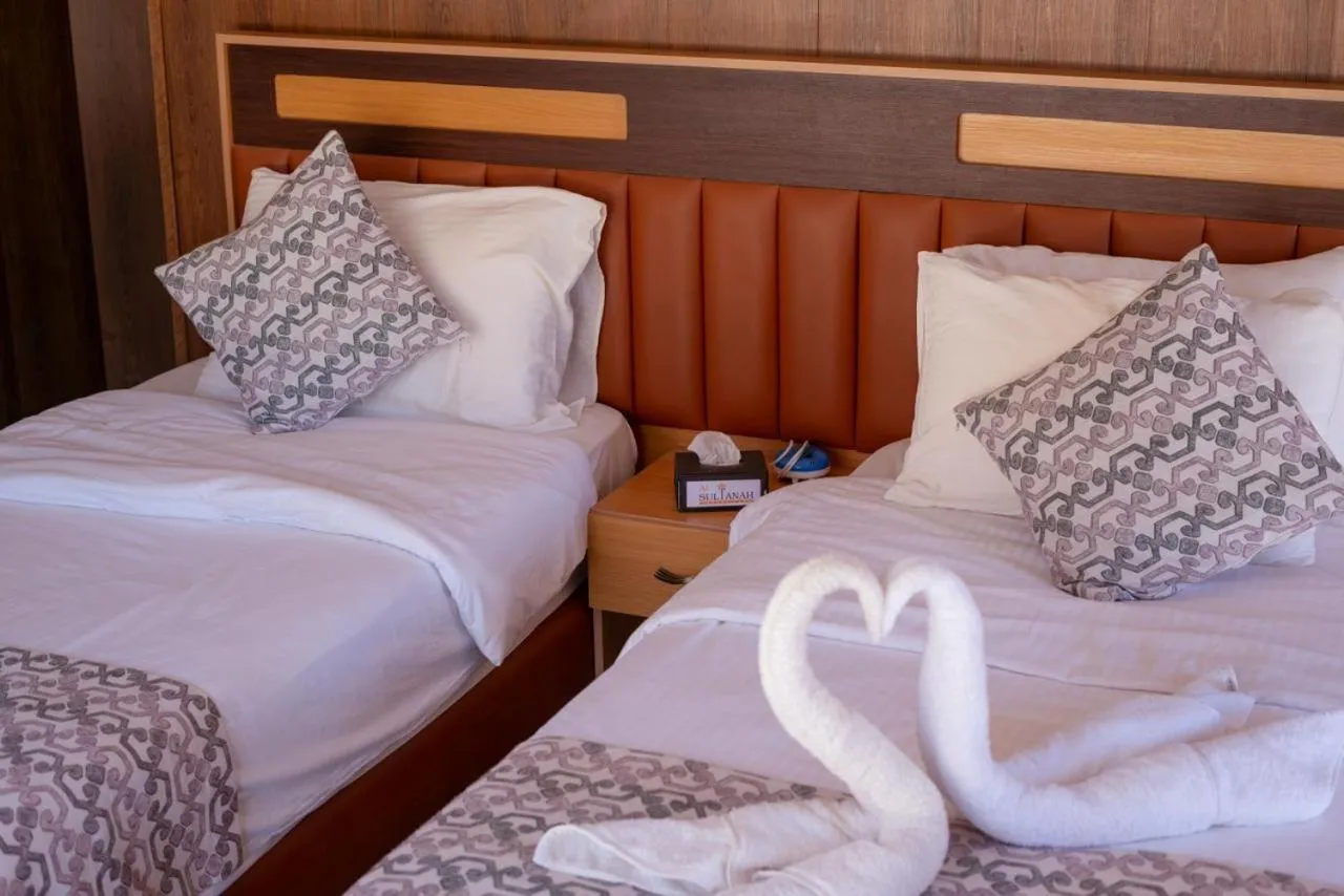 Bed in Al Sultana Luxury Camp