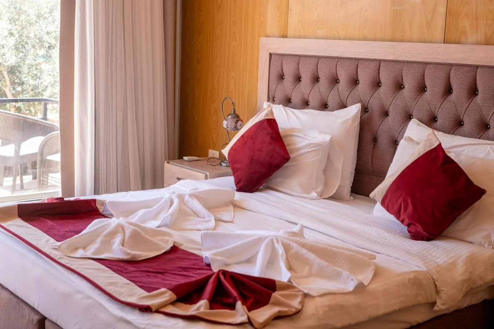 Bed in Al Sultana Luxury Camp