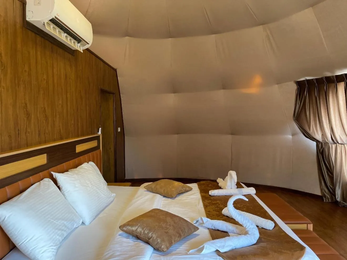 Photo of the whole room, Bed in Al Sultana Luxury Camp