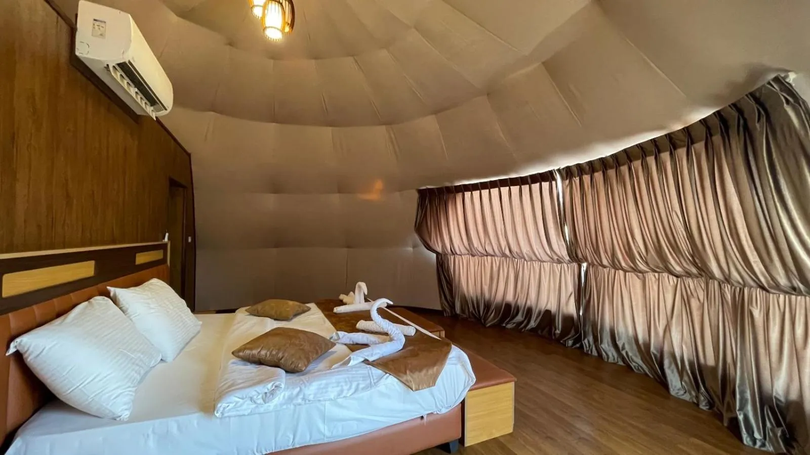 Photo of the whole room, Bed in Al Sultana Luxury Camp